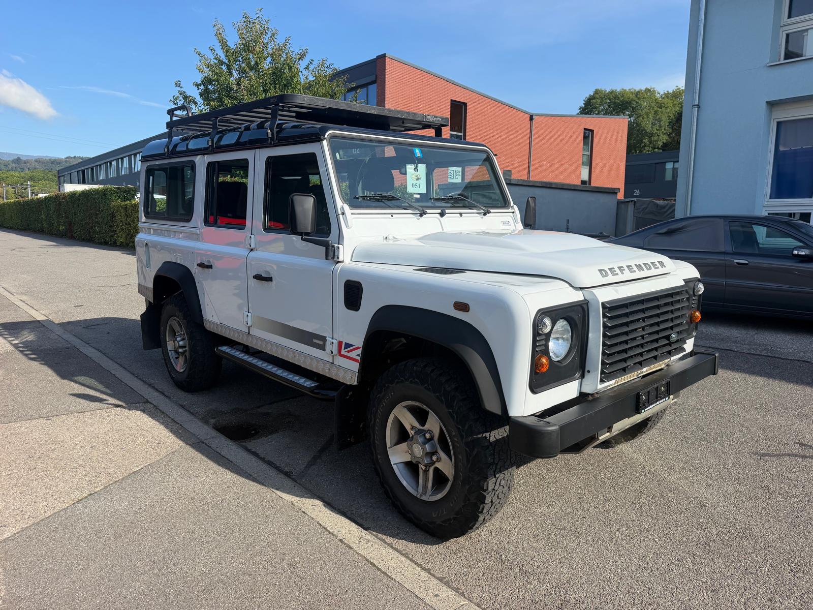 LAND ROVER Defender 110 2.2 TD4 Station Wagon Legend-image-0