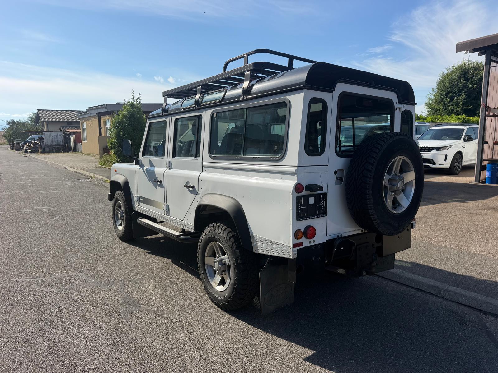 LAND ROVER Defender 110 2.2 TD4 Station Wagon Legend-image-6