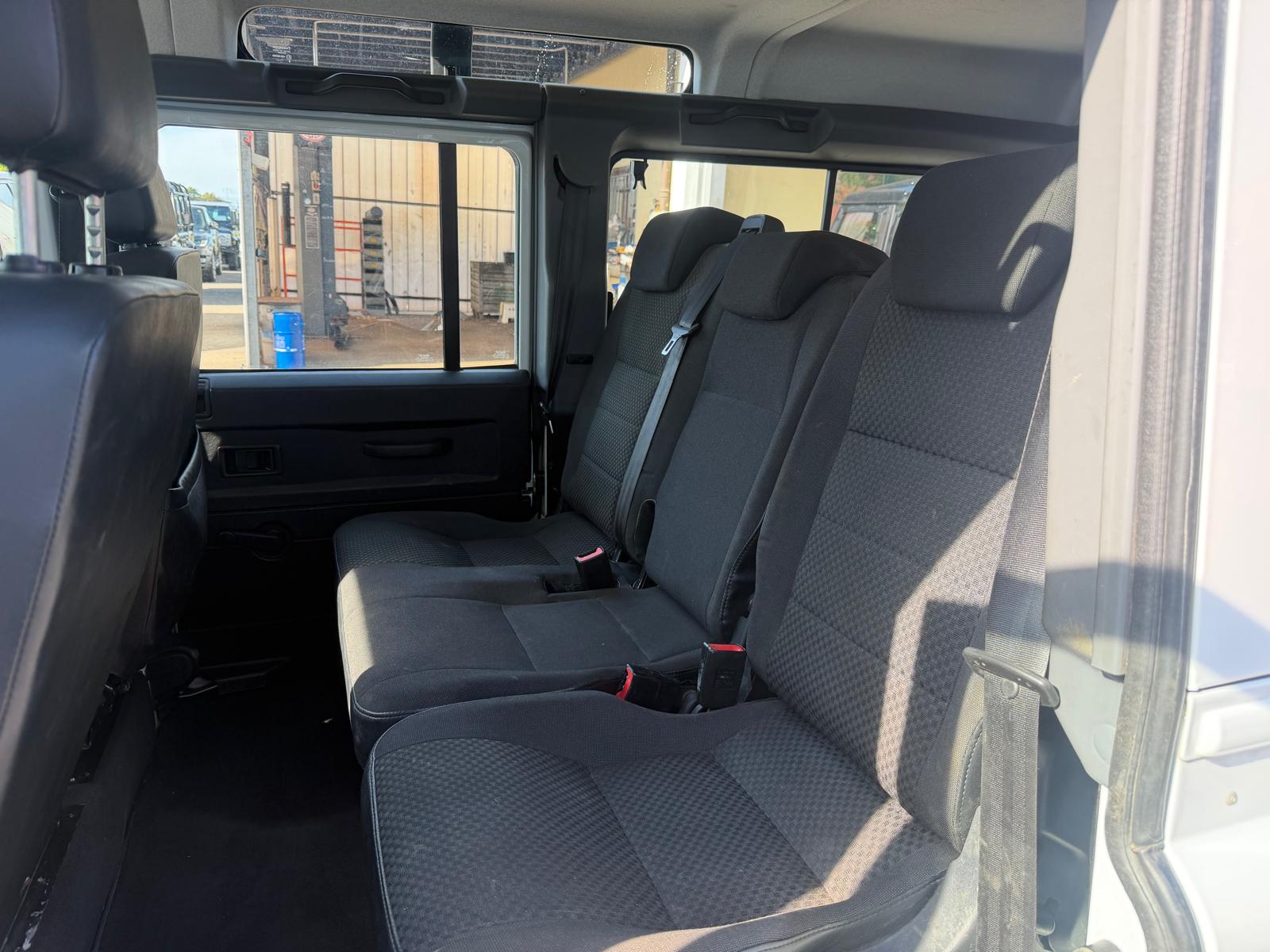LAND ROVER Defender 110 2.2 TD4 Station Wagon Legend-image-9