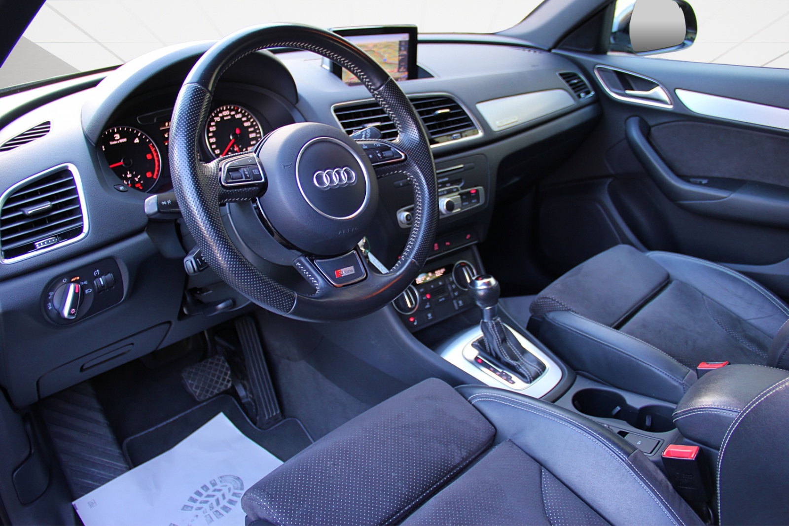 AUDI Q3 2.0 TDI sport quattro S-tronic-image-8