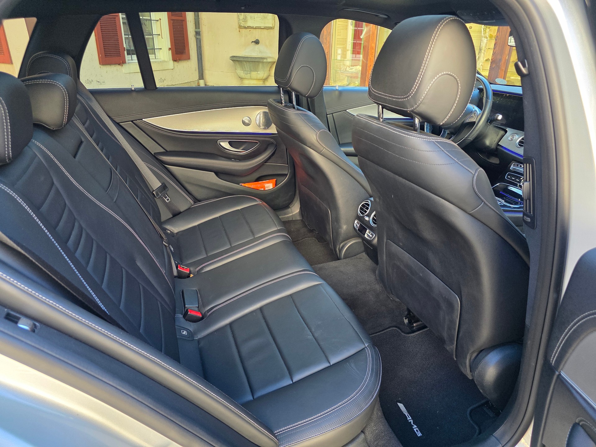 MERCEDES-BENZ E 220 d AMG Line 9G-Tronic-image-15