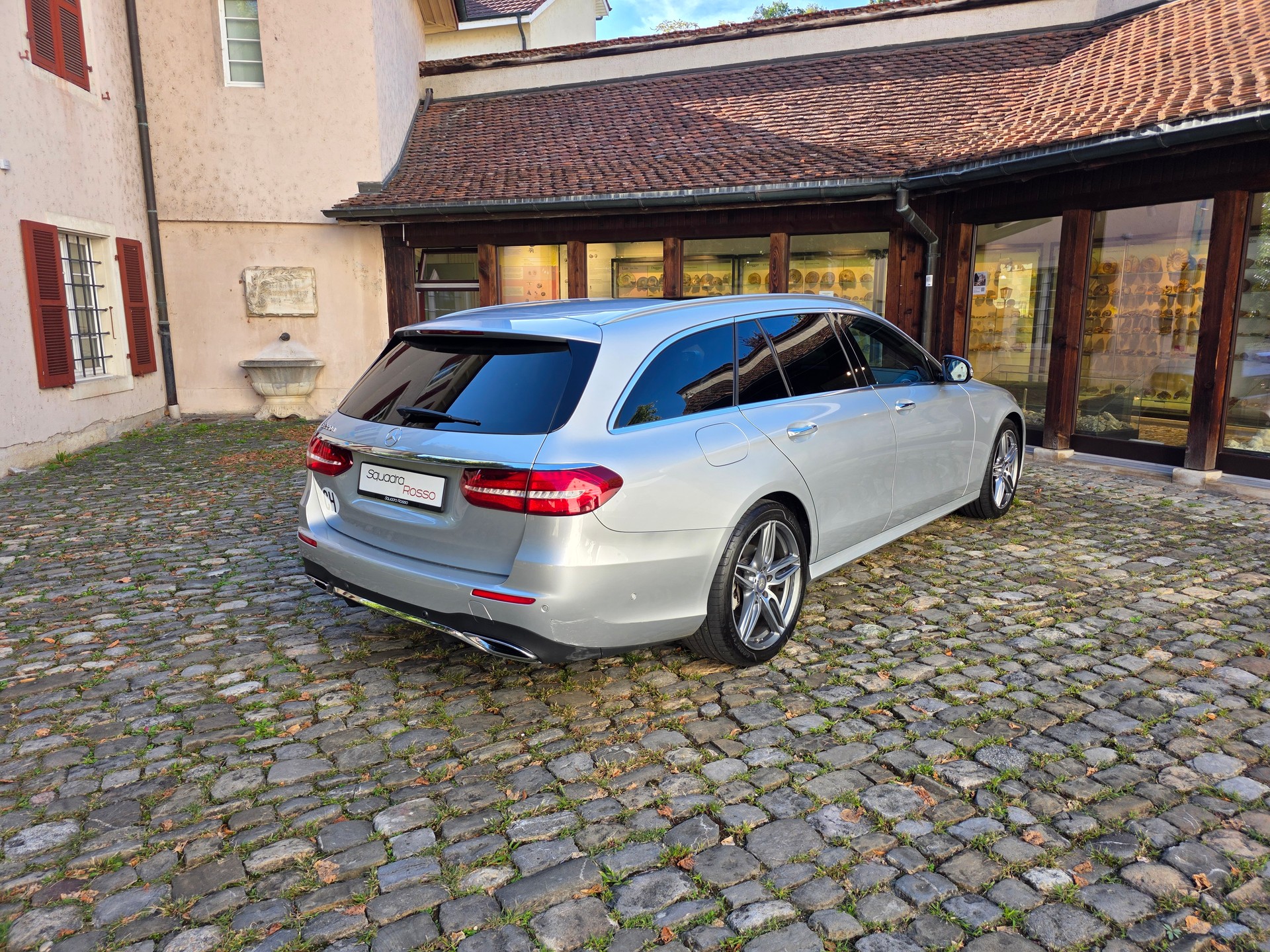 MERCEDES-BENZ E 220 d AMG Line 9G-Tronic-image-7