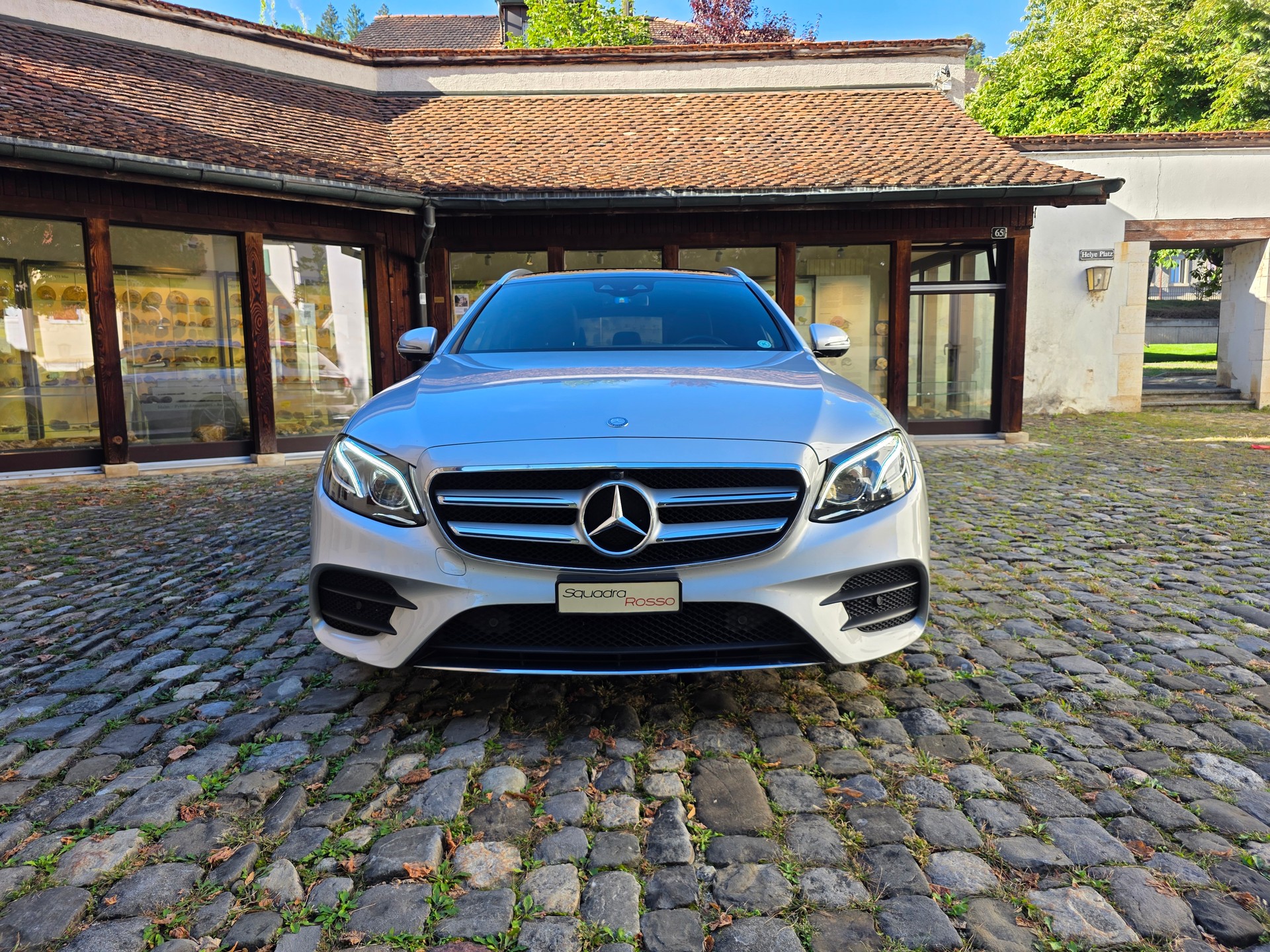 MERCEDES-BENZ E 220 d AMG Line 9G-Tronic-image-2