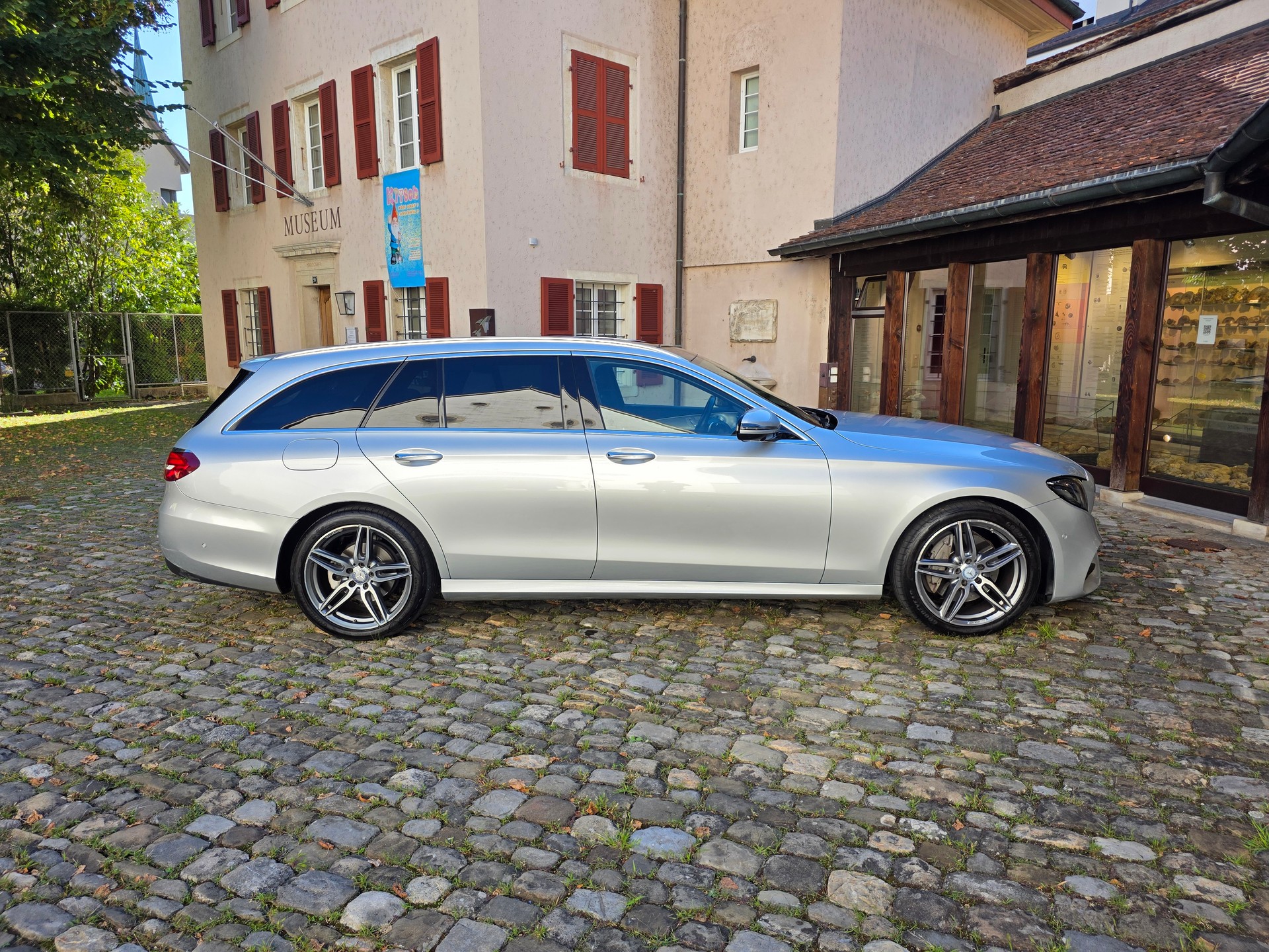 MERCEDES-BENZ E 220 d AMG Line 9G-Tronic-image-8