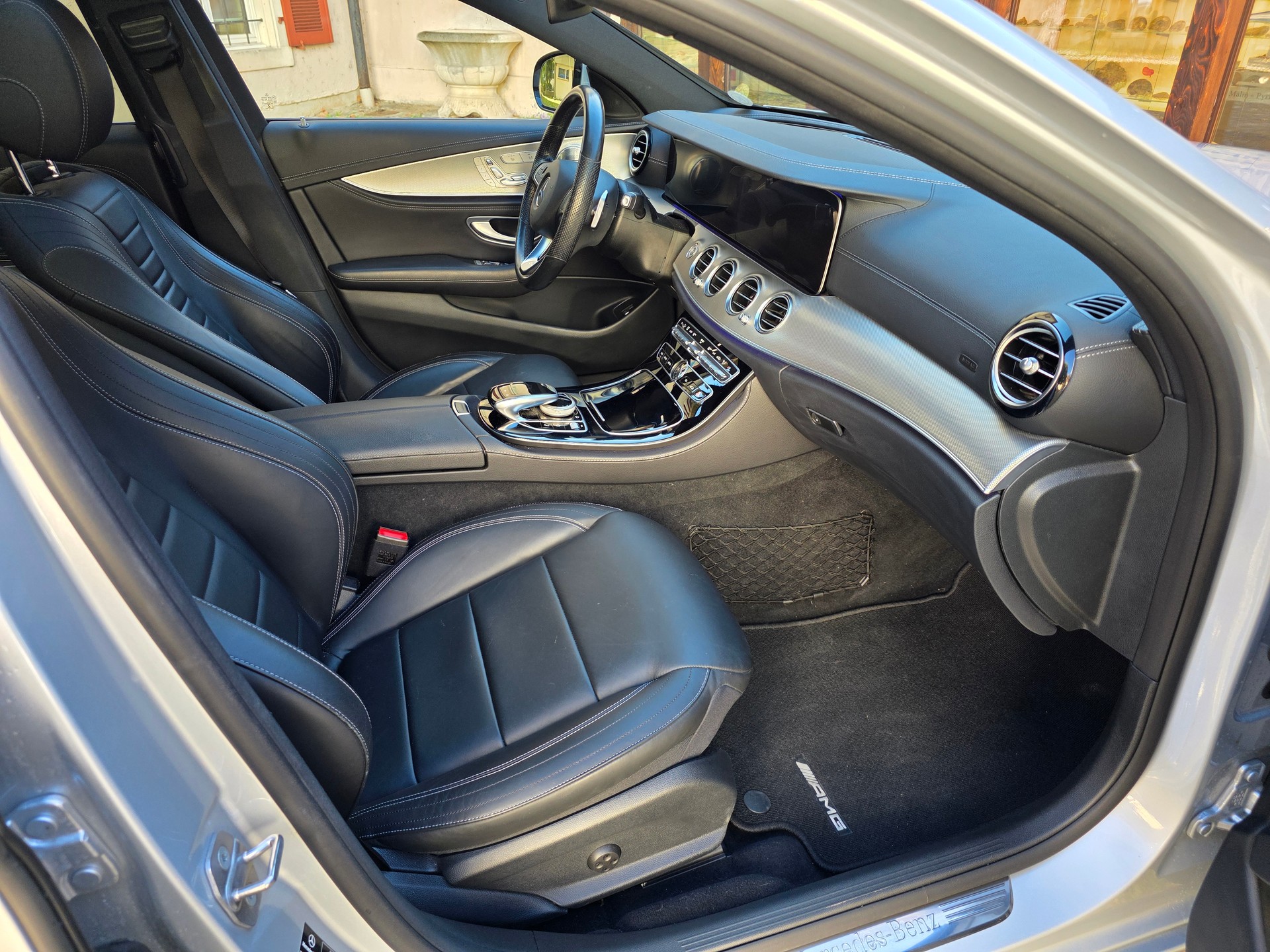 MERCEDES-BENZ E 220 d AMG Line 9G-Tronic-image-9