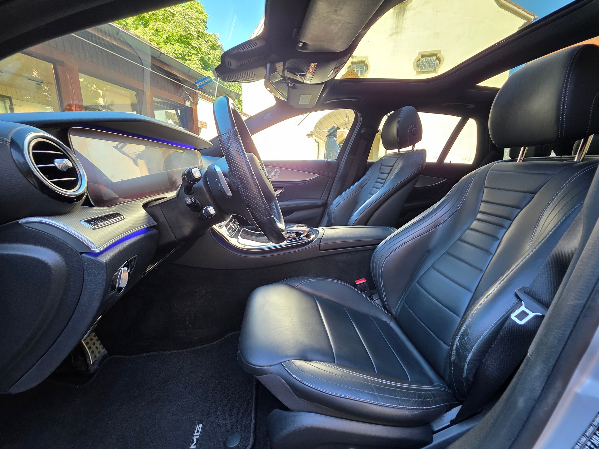MERCEDES-BENZ E 220 d AMG Line 9G-Tronic-image-14