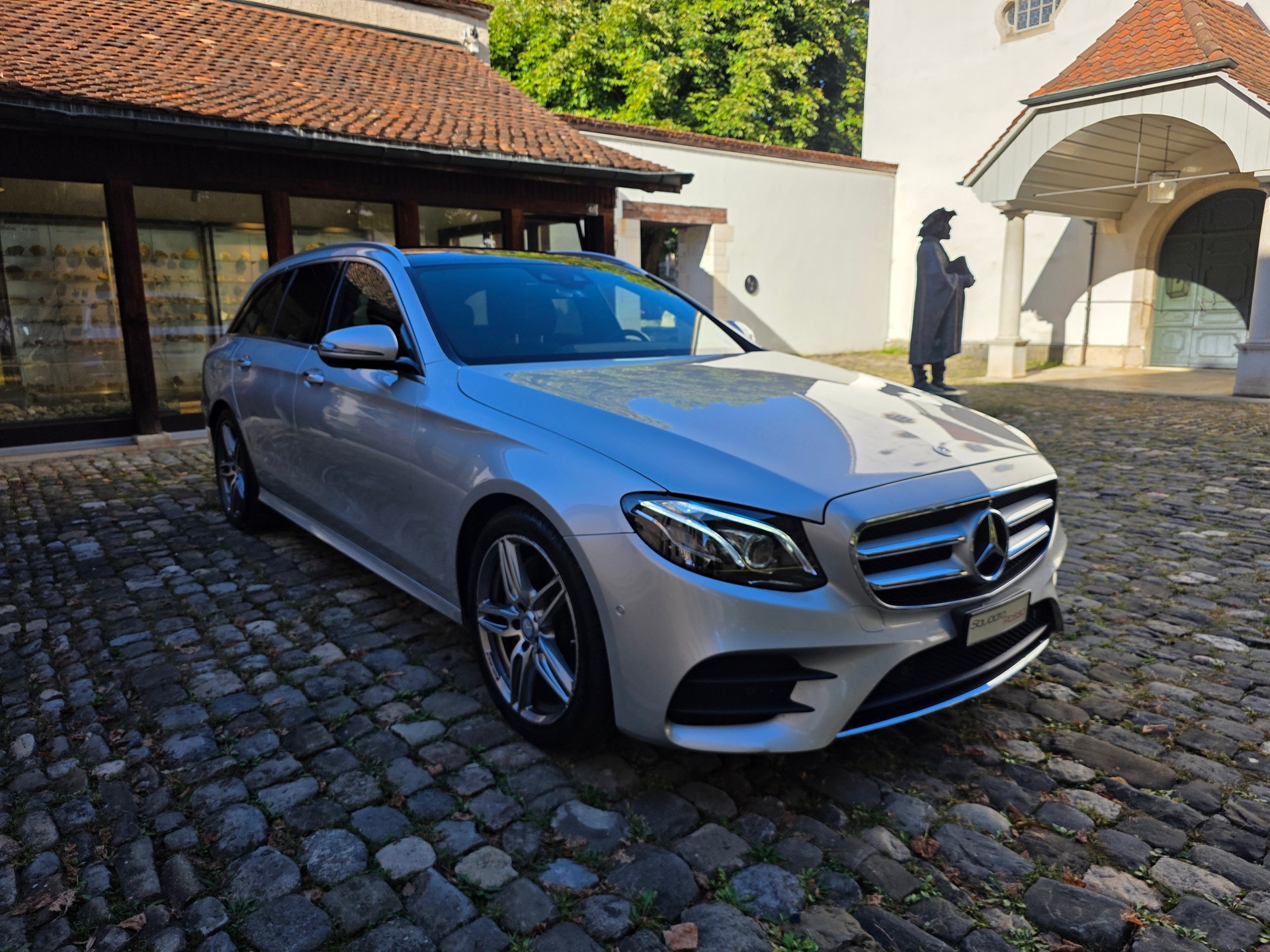 MERCEDES-BENZ E 220 d AMG Line 9G-Tronic-image-1