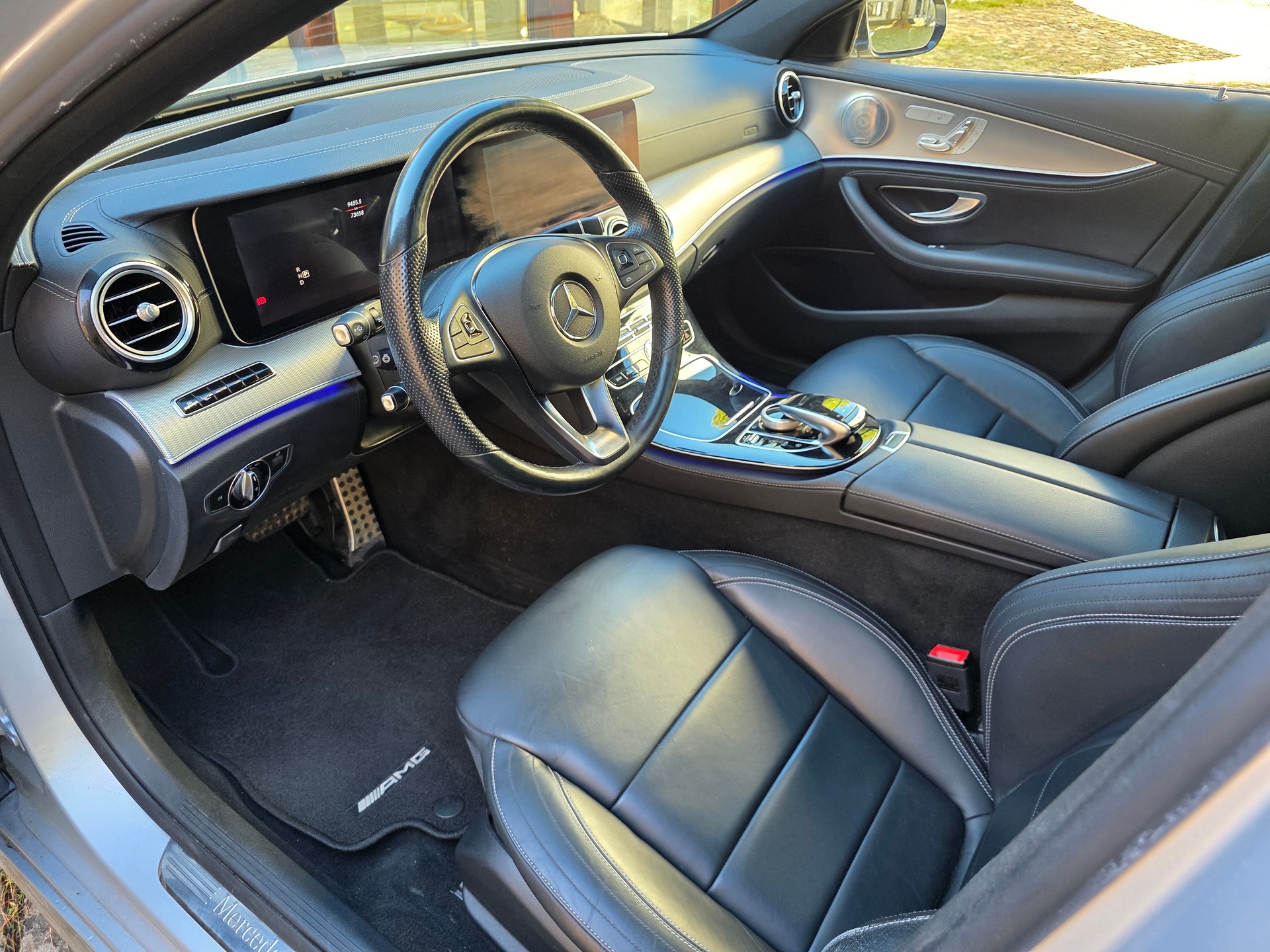MERCEDES-BENZ E 220 d AMG Line 9G-Tronic-image-13