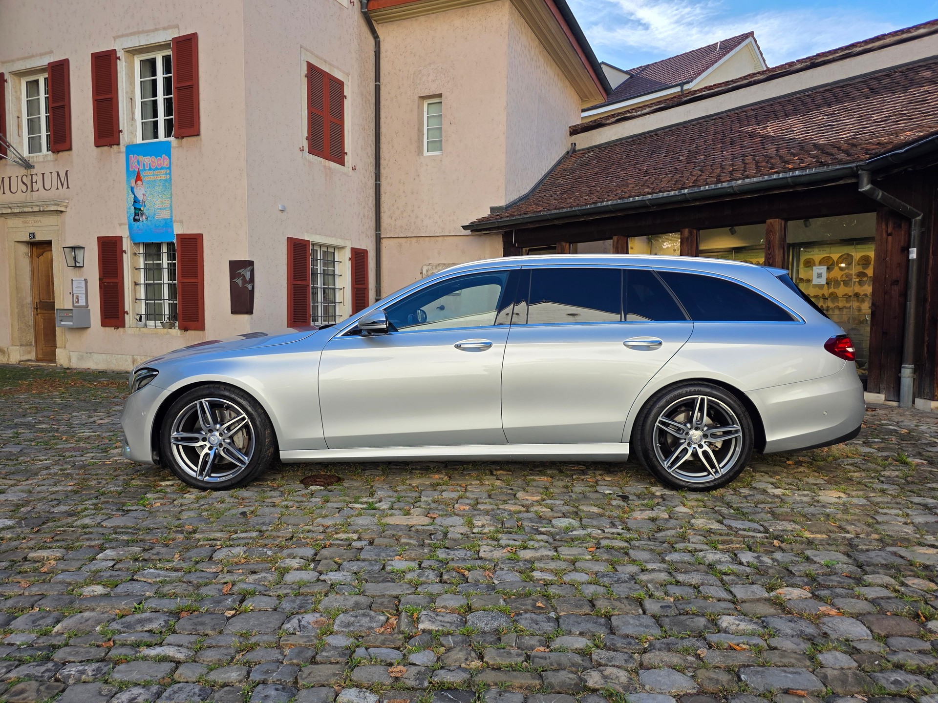 MERCEDES-BENZ E 220 d AMG Line 9G-Tronic-image-4