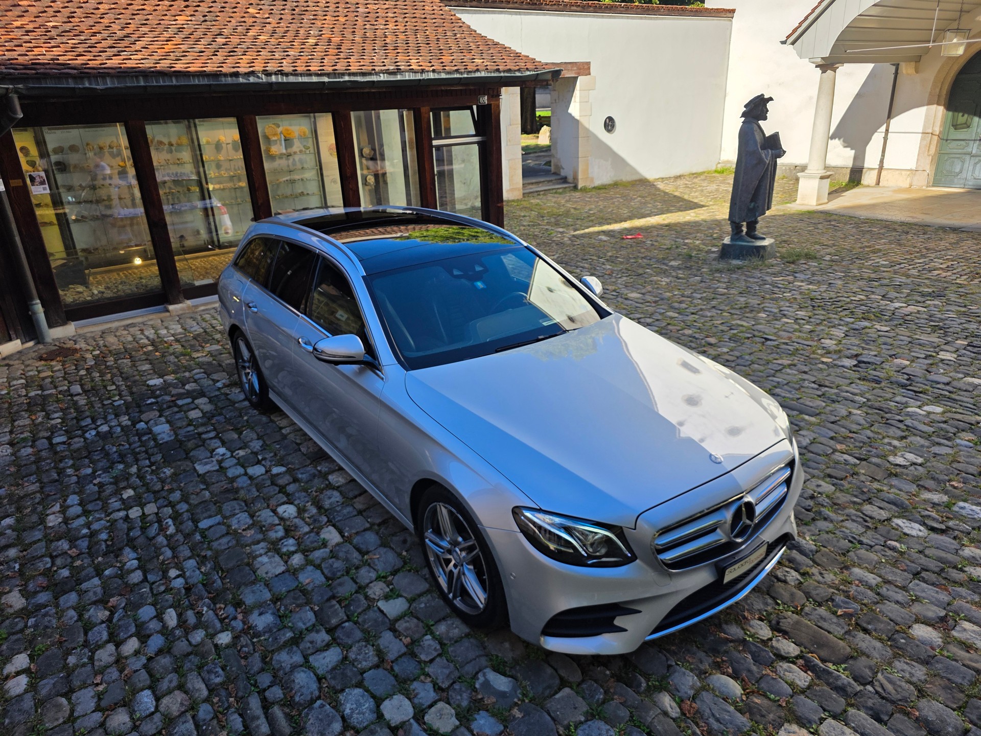 MERCEDES-BENZ E 220 d AMG Line 9G-Tronic-image-0