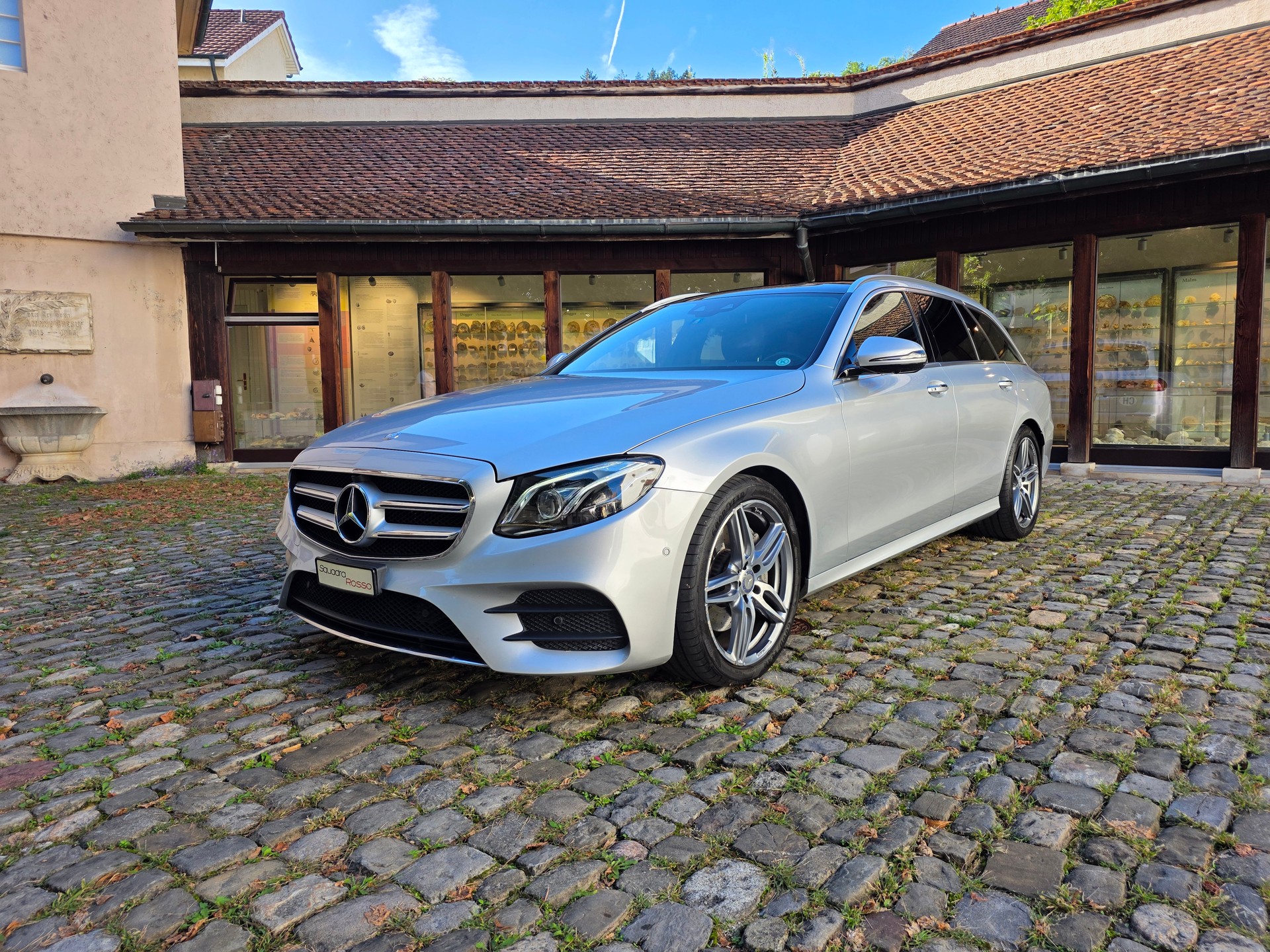 MERCEDES-BENZ E 220 d AMG Line 9G-Tronic-image-3