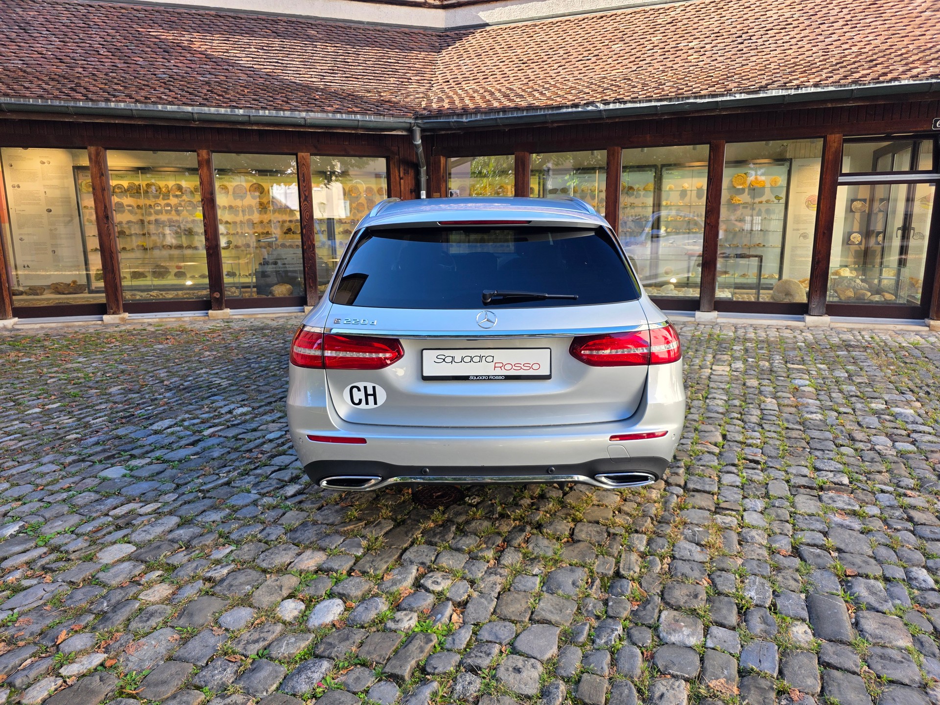 MERCEDES-BENZ E 220 d AMG Line 9G-Tronic-image-6