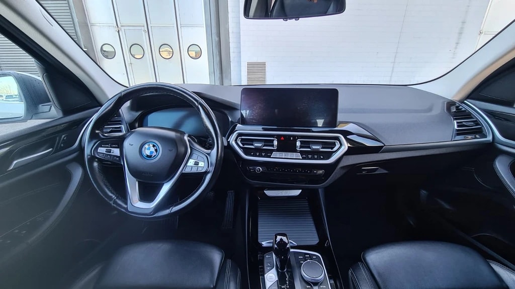 BMW X3 xDrive 30e ** 292 PS ** Voll-Leder ** Gr-Navi ** RF-Kamera ** Head UP Display ** Modell 2022 ** Ab MFK **-image-13