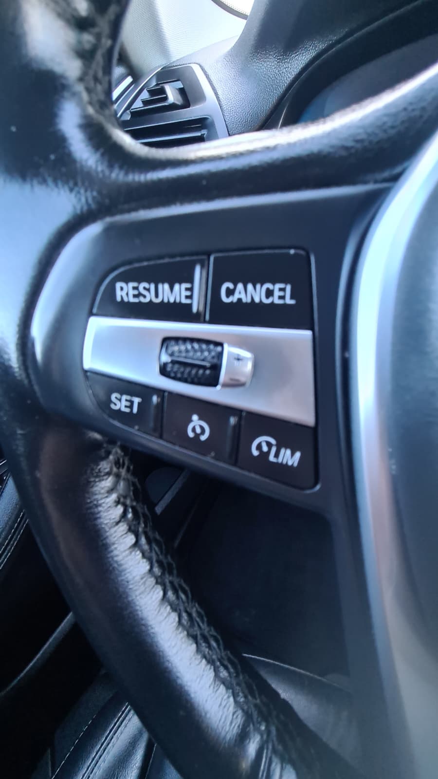BMW X3 xDrive 30e ** 292 PS ** Voll-Leder ** Gr-Navi ** RF-Kamera ** Head UP Display ** Modell 2022 ** Ab MFK **-image-9