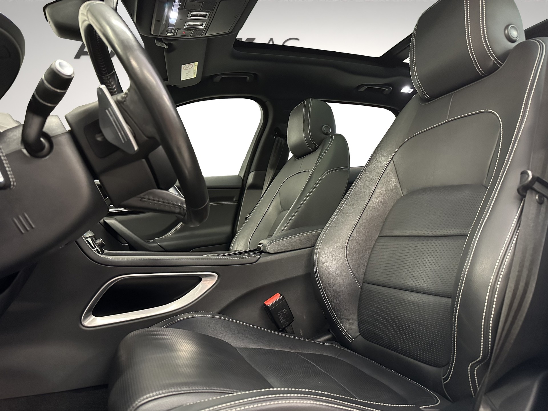 JAGUAR F-Pace 25d R-Sport AWD Automatik-image-8