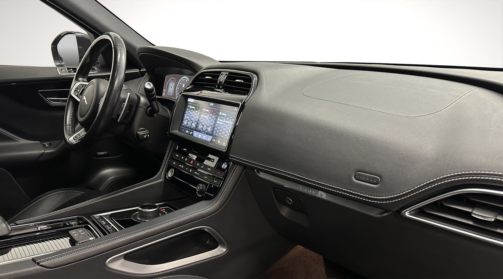 JAGUAR F-Pace 25d R-Sport AWD Automatik-image-12