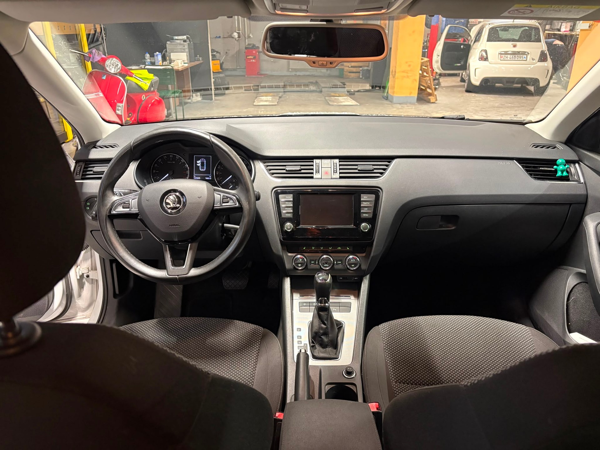 SKODA 2.0 TDI 150 Swiss Edition DSG-image-2
