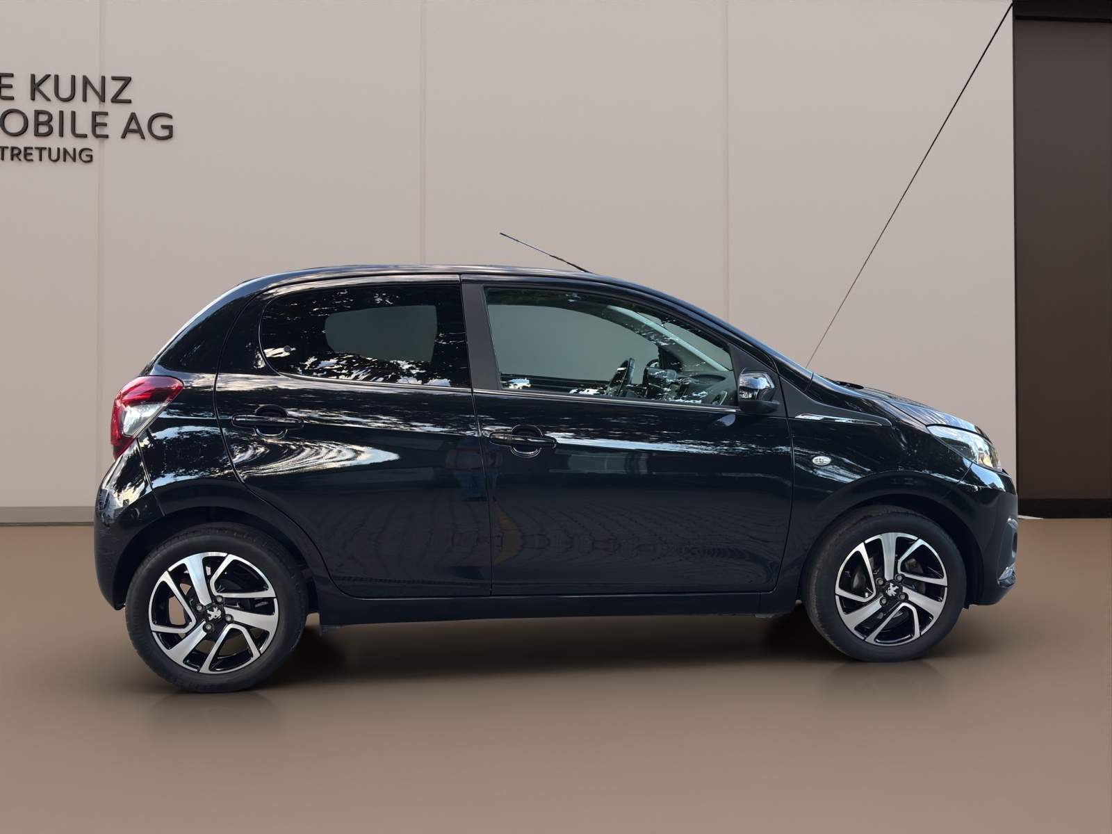 PEUGEOT 108 1.2 VTi Allure-image-5