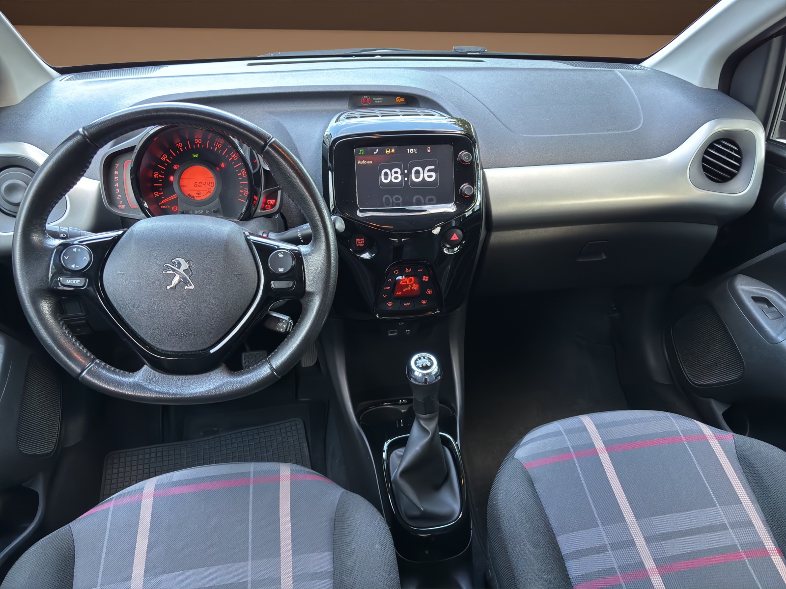 PEUGEOT 108 1.2 VTi Allure-image-9
