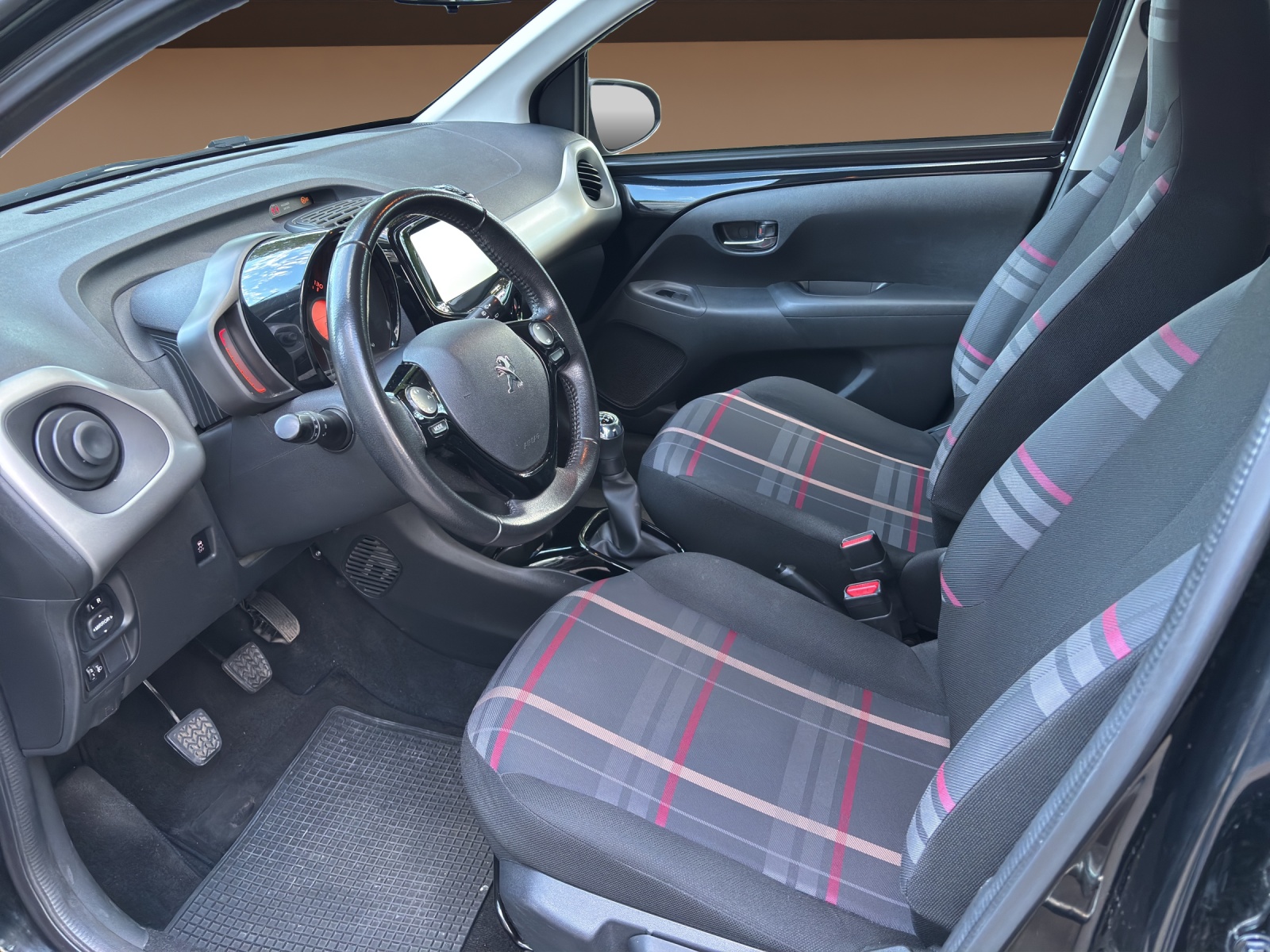 PEUGEOT 108 1.2 VTi Allure-image-8
