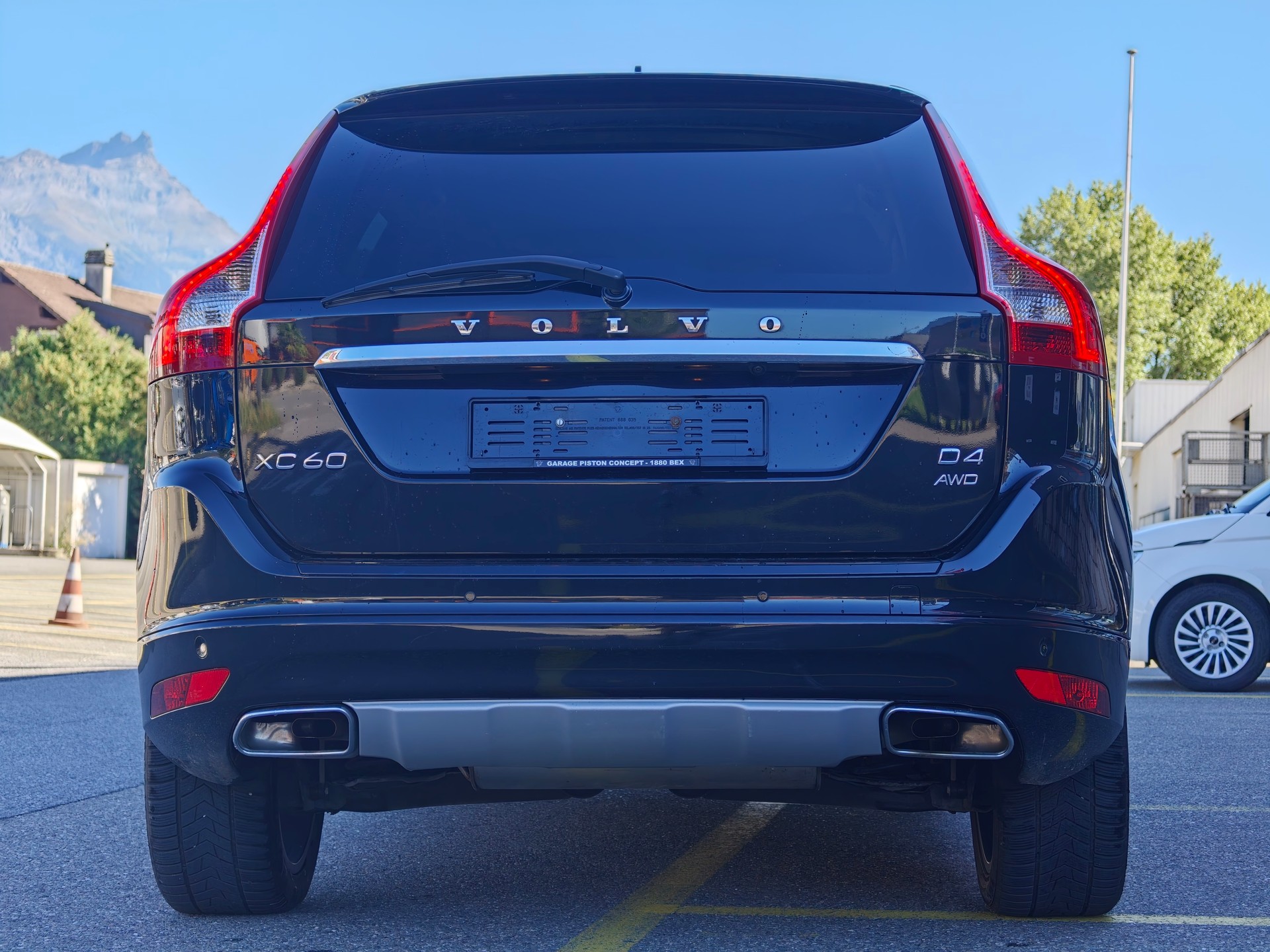 VOLVO XC60 D4 AWD Summum Geartronic-image-4