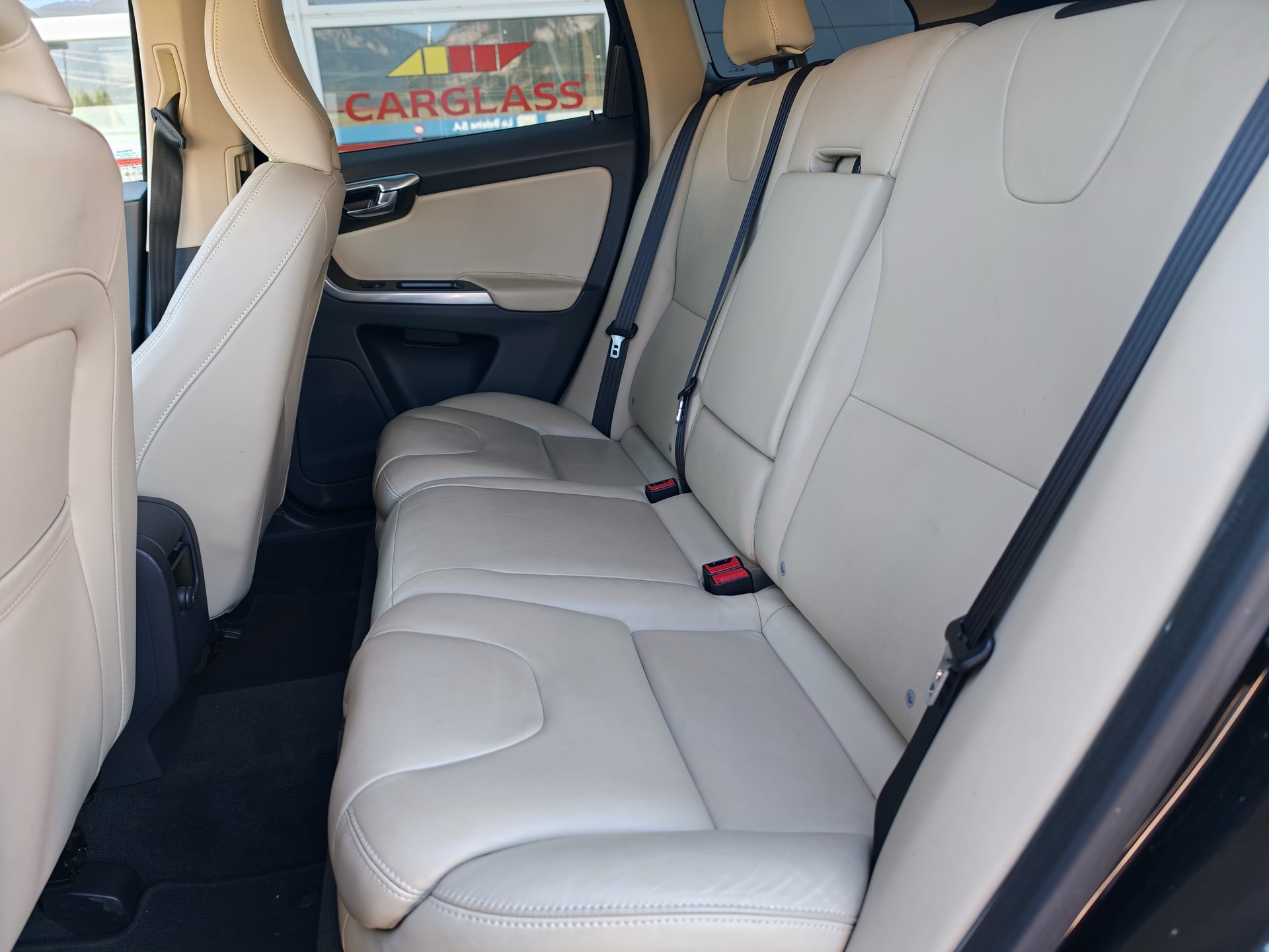 VOLVO XC60 D4 AWD Summum Geartronic-image-6