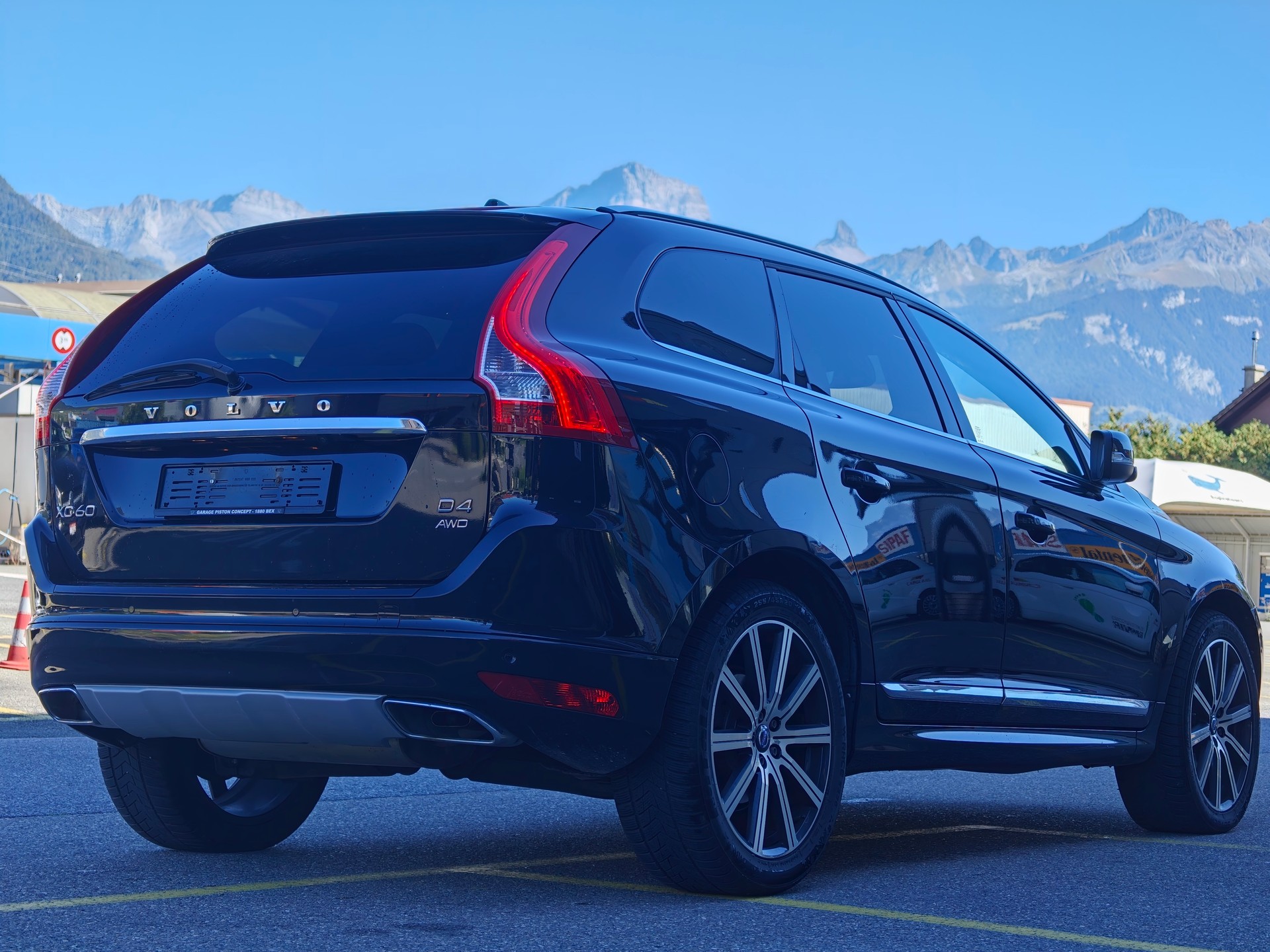VOLVO XC60 D4 AWD Summum Geartronic-image-3