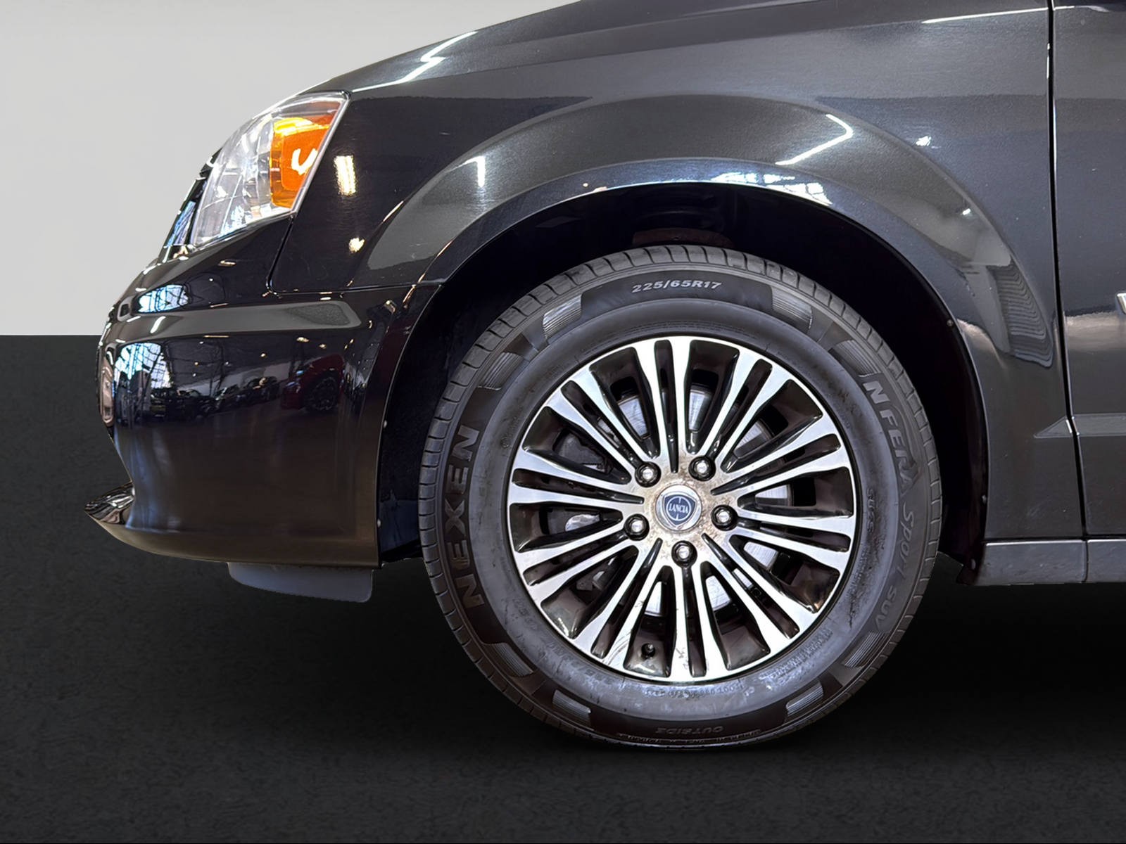 LANCIA Voyager 2.8D S Automatic-showroom-element-2