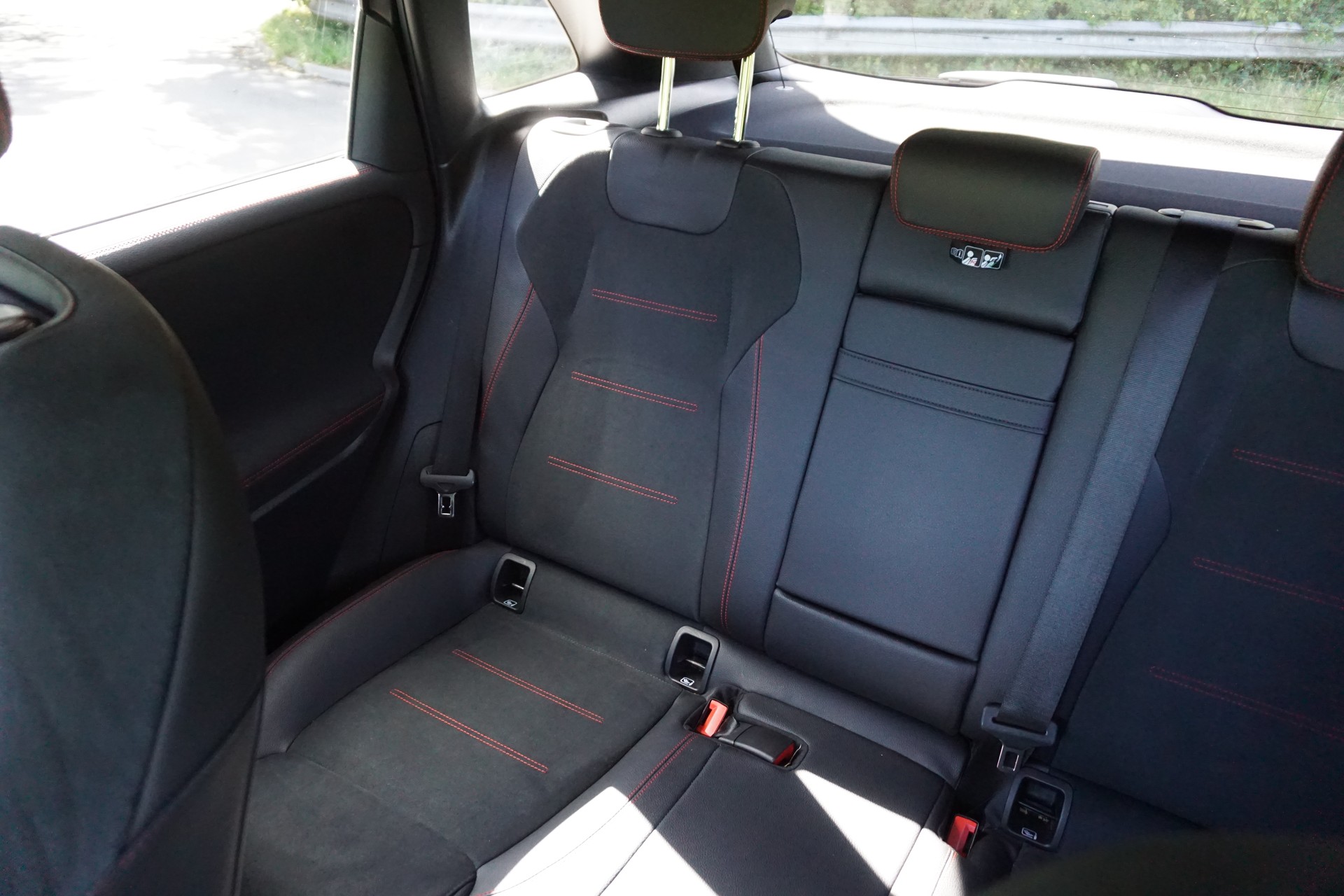 MERCEDES-BENZ B 220 4Matic AMG Line 7G-DCT-image-9