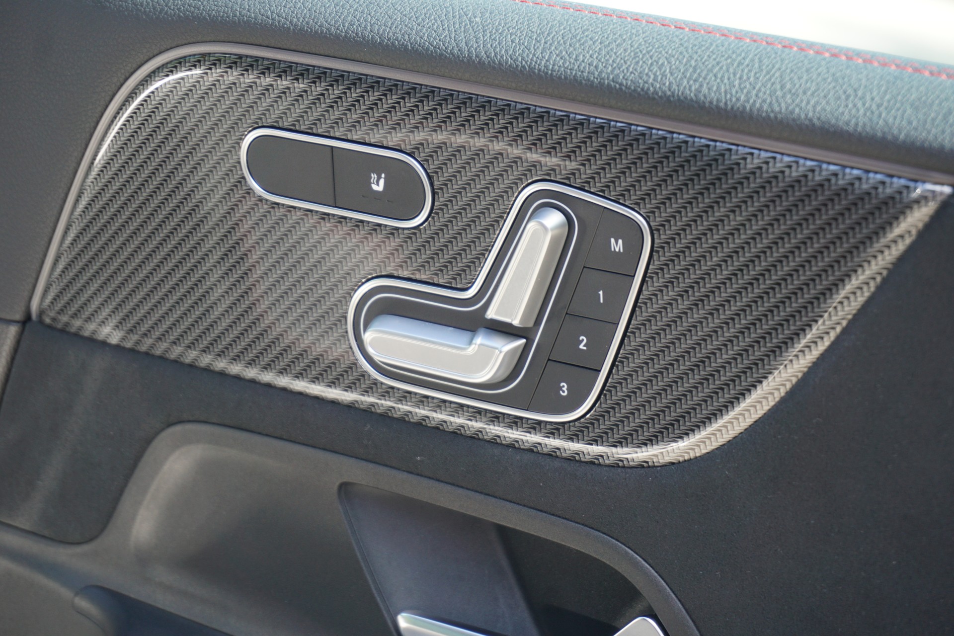 MERCEDES-BENZ B 220 4Matic AMG Line 7G-DCT-image-13