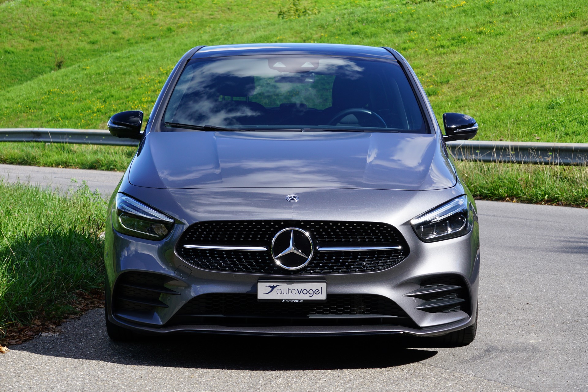 MERCEDES-BENZ B 220 4Matic AMG Line 7G-DCT-image-5