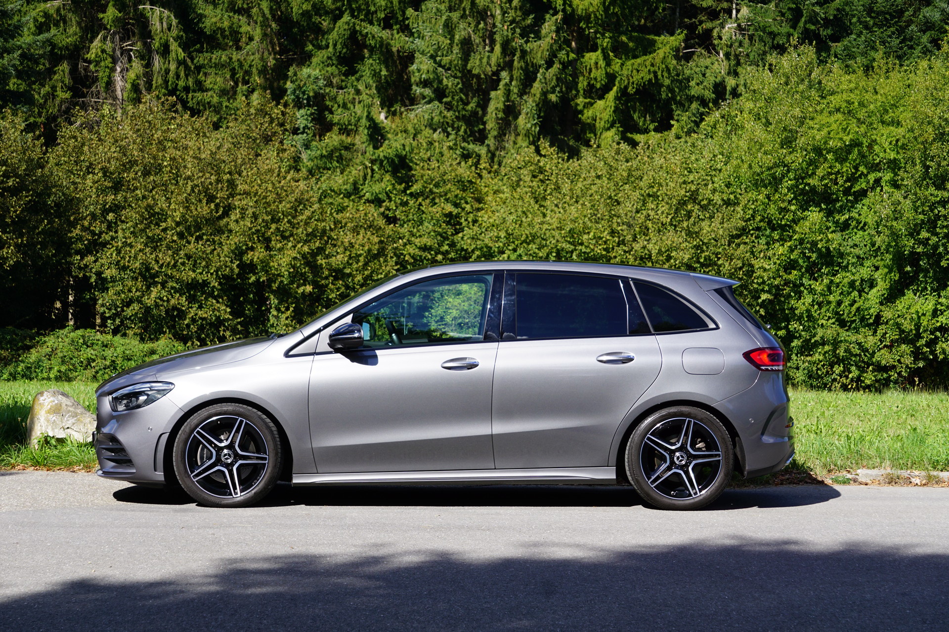 MERCEDES-BENZ B 220 4Matic AMG Line 7G-DCT-image-2