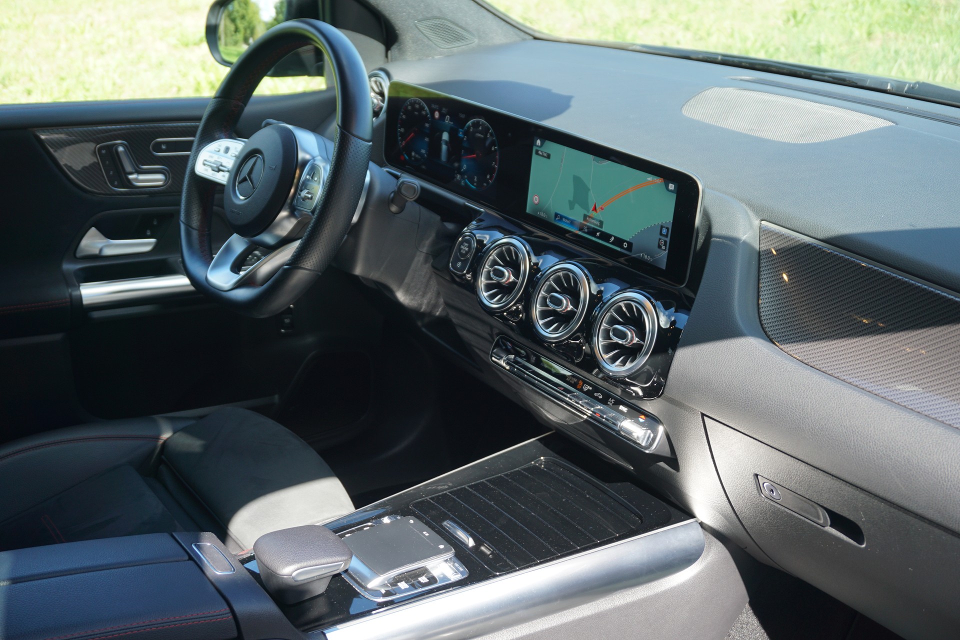 MERCEDES-BENZ B 220 4Matic AMG Line 7G-DCT-image-12