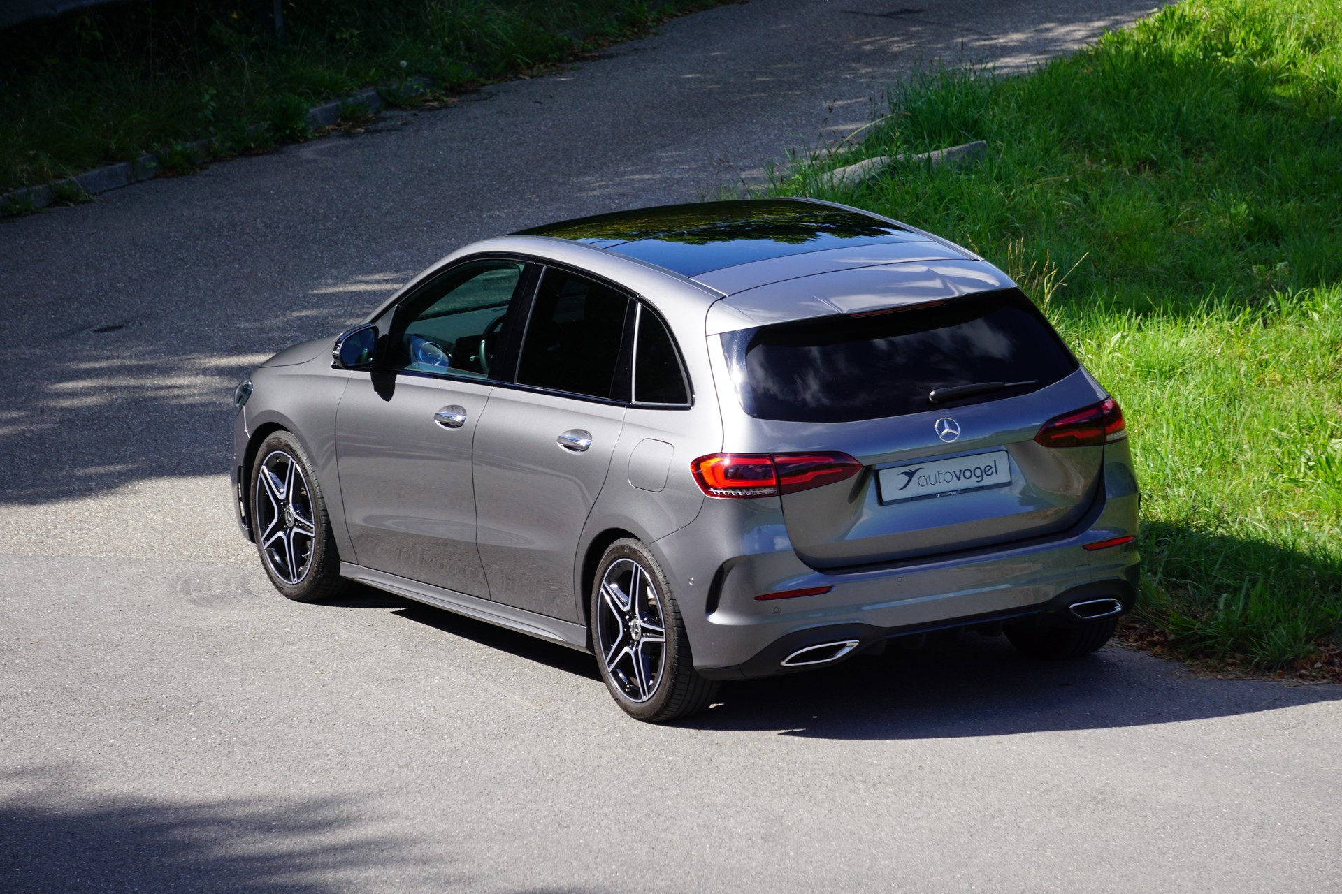 MERCEDES-BENZ B 220 4Matic AMG Line 7G-DCT-image-4
