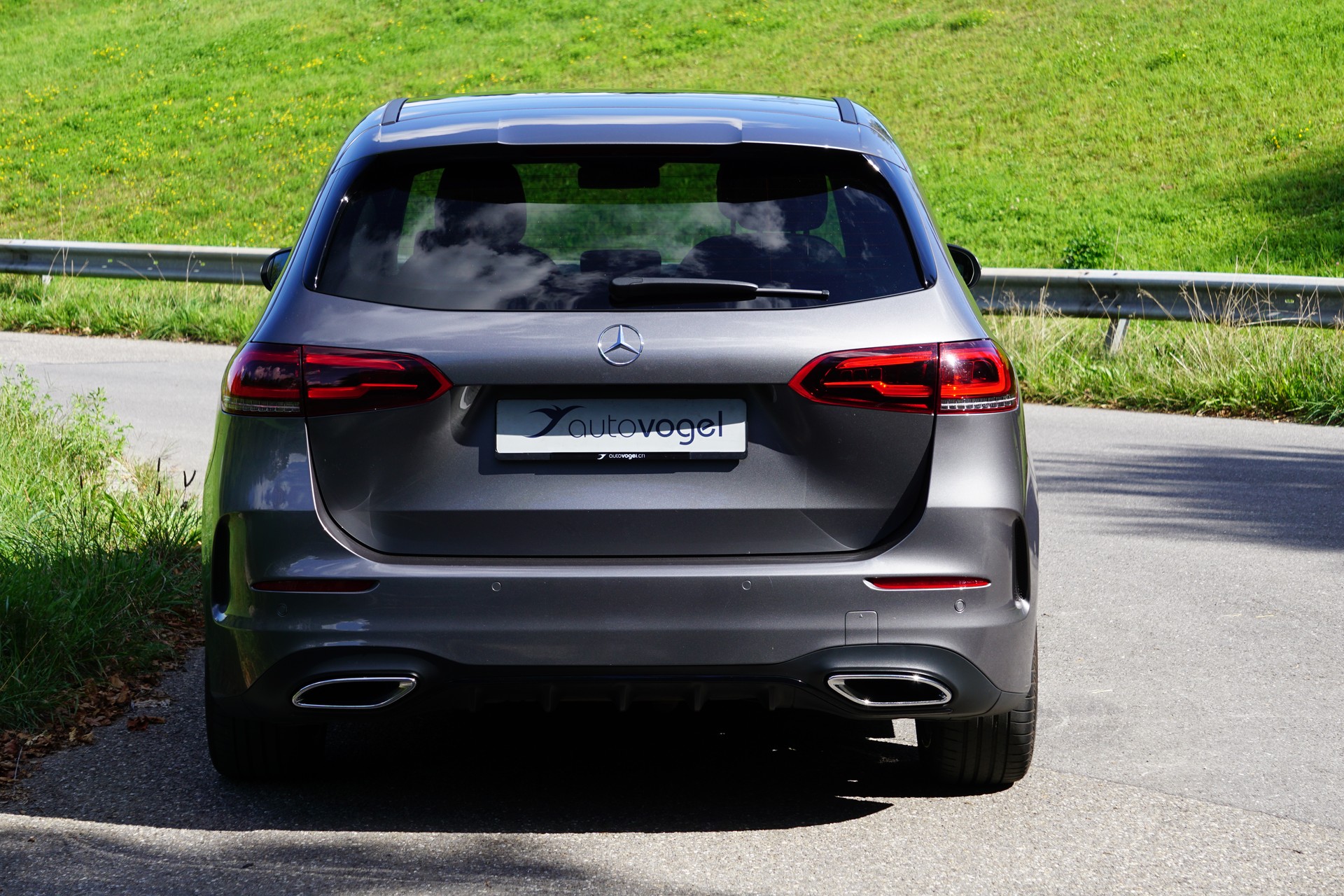 MERCEDES-BENZ B 220 4Matic AMG Line 7G-DCT-image-6
