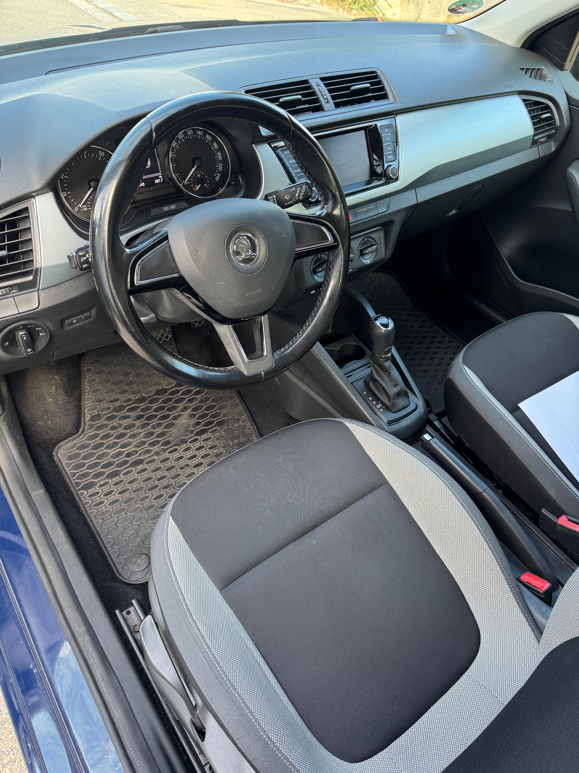 SKODA Fabia 1.2 TSI Swiss Joy DSG-image-6