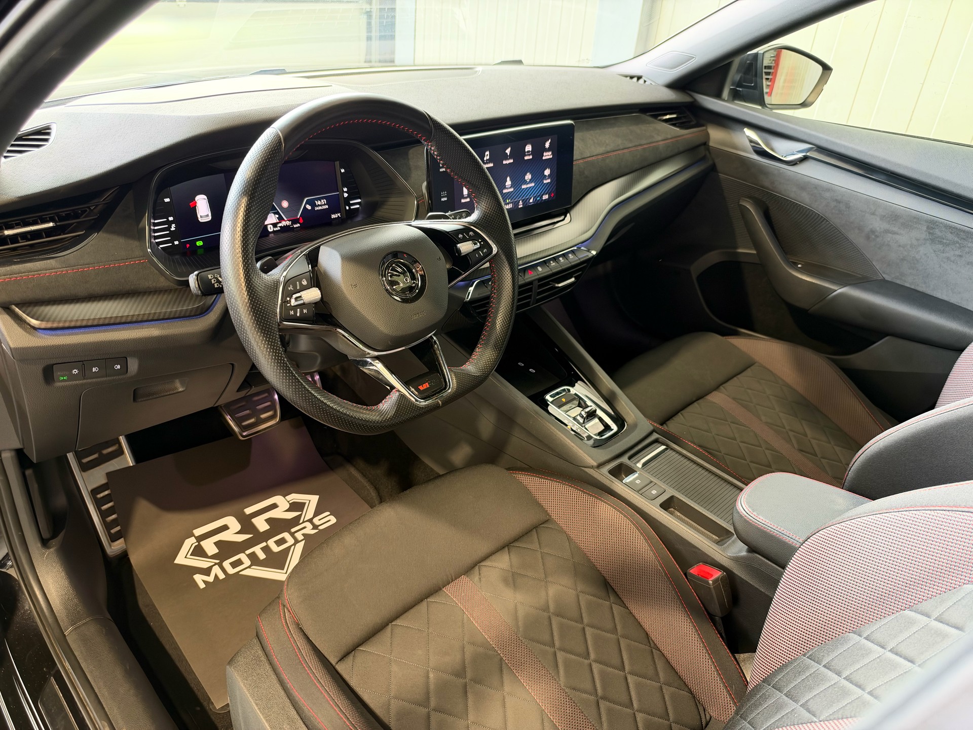 SKODA Octavia Combi 2.0 TSI DSG RS-image-11
