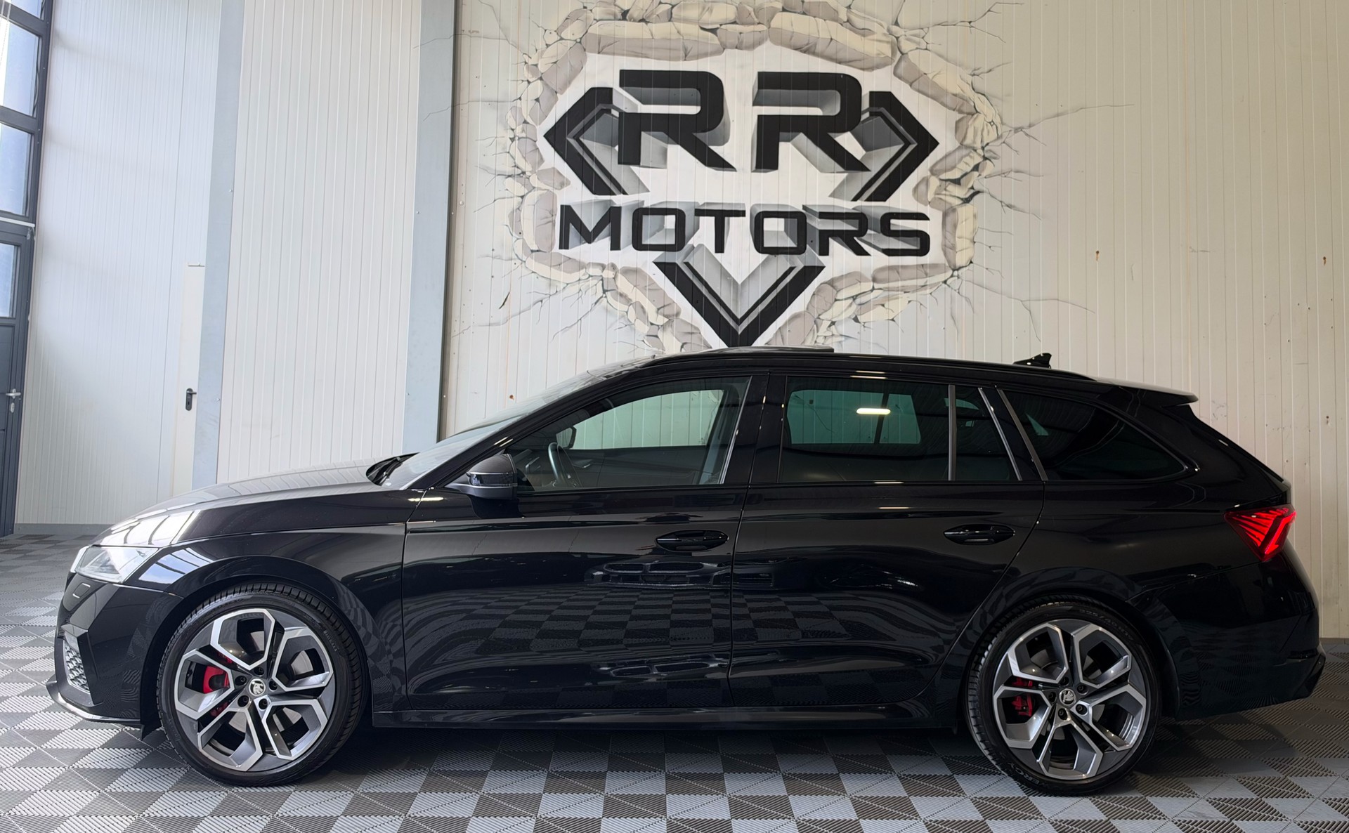 SKODA Octavia Combi 2.0 TSI DSG RS-image-1