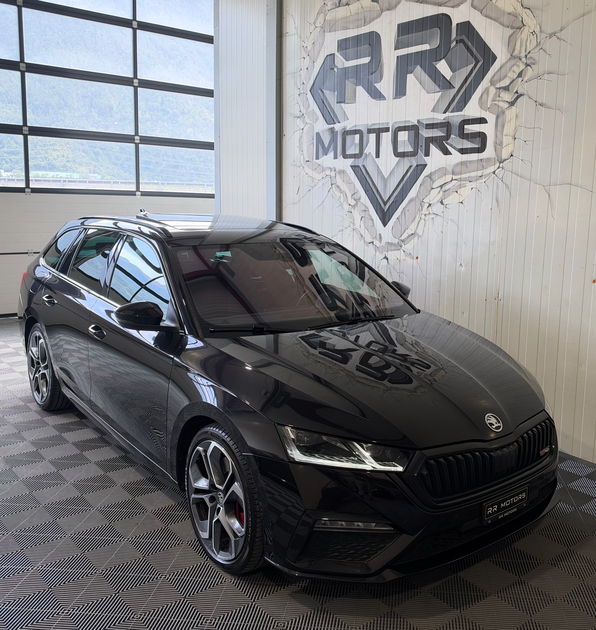SKODA Octavia Combi 2.0 TSI DSG RS-image-5