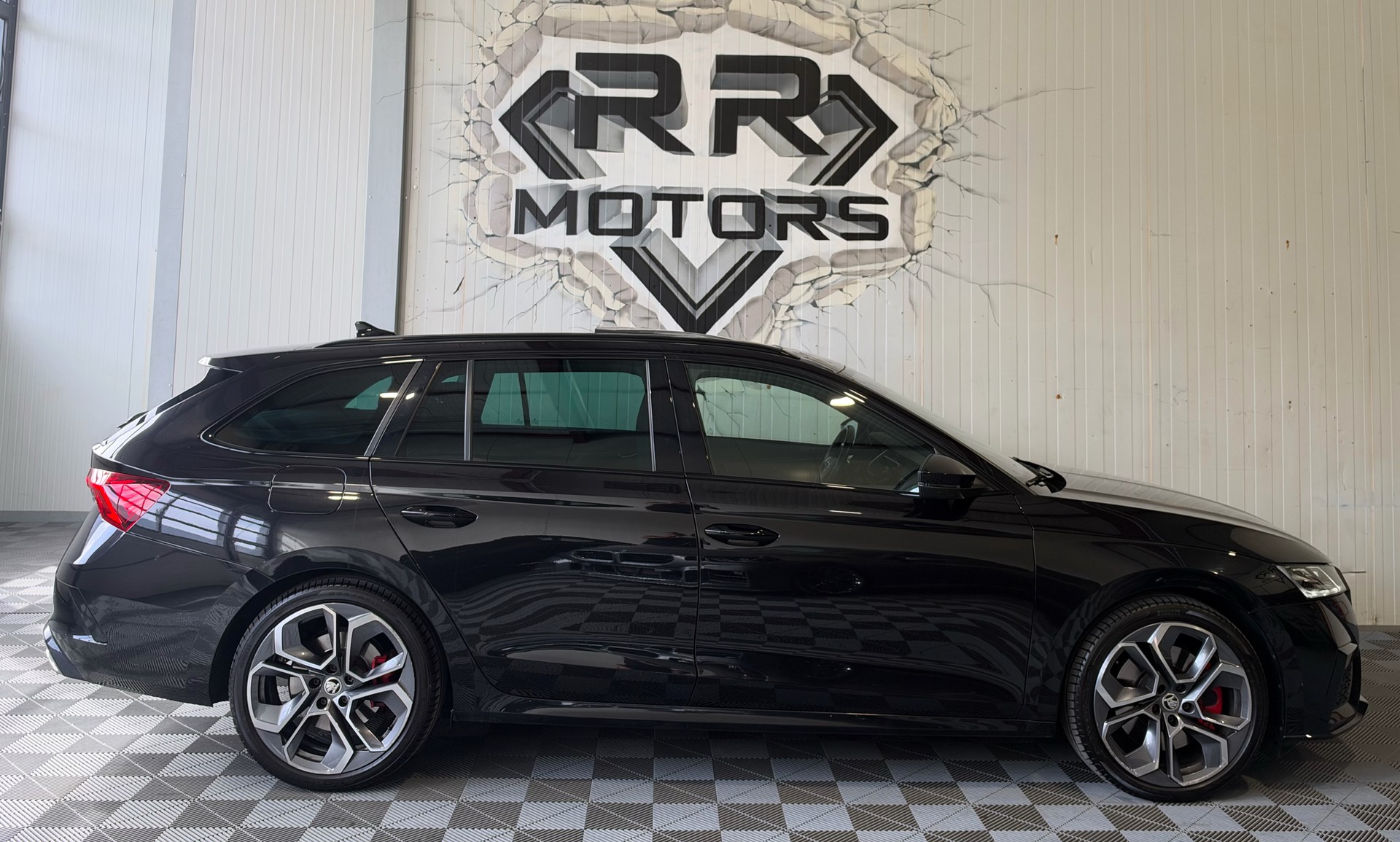 SKODA Octavia Combi 2.0 TSI DSG RS-image-4