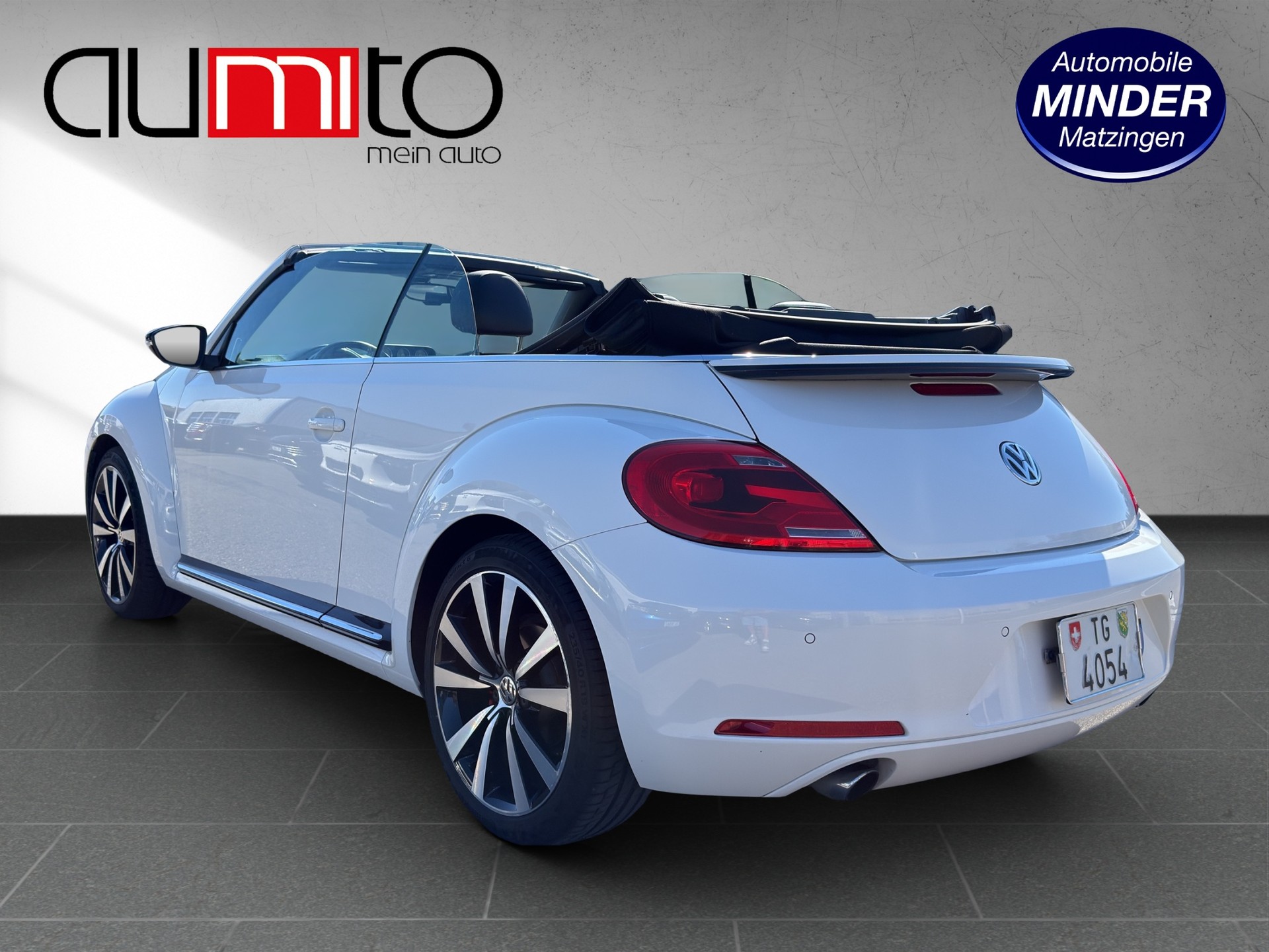 VW Beetle Cabrio 2.0 TSI Sport DSG-image-4