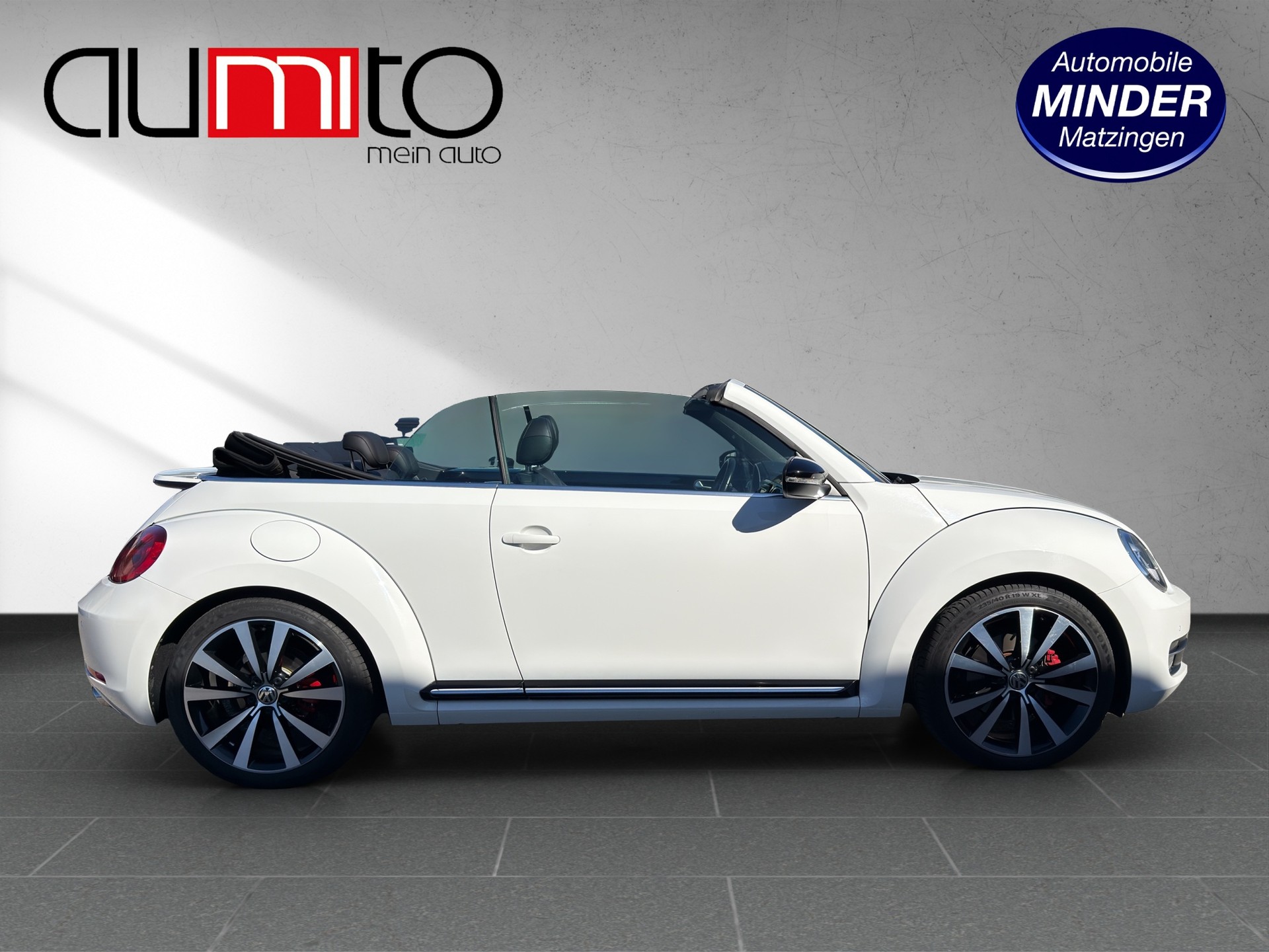 VW Beetle Cabrio 2.0 TSI Sport DSG-image-1