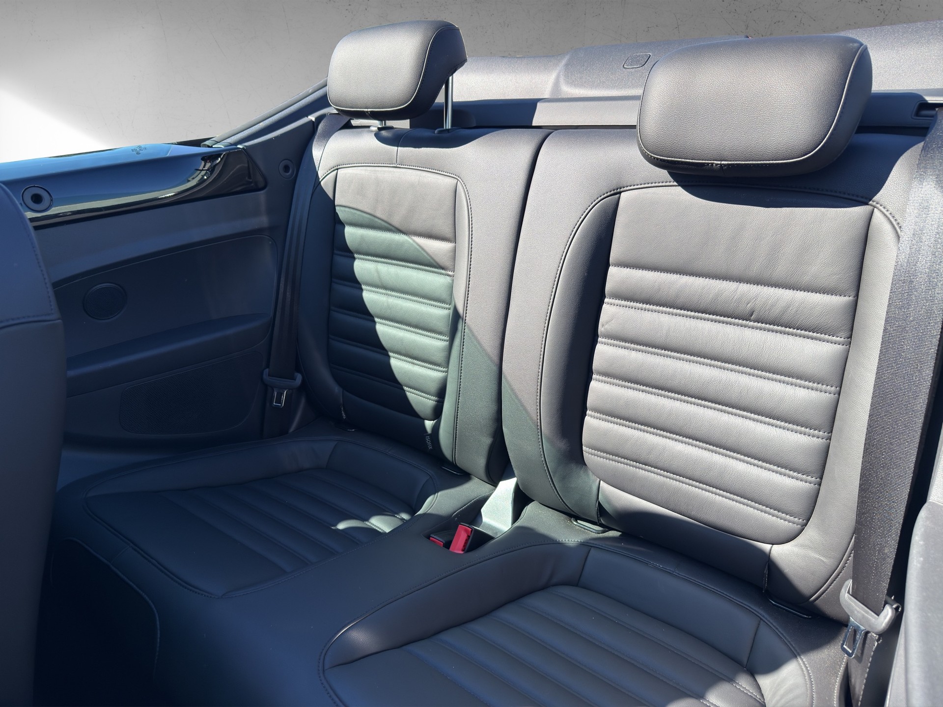 VW Beetle Cabrio 2.0 TSI Sport DSG-image-10