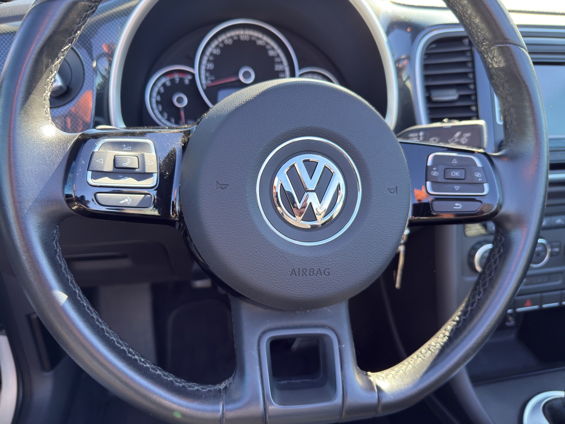 VW Beetle Cabrio 2.0 TSI Sport DSG-image-7