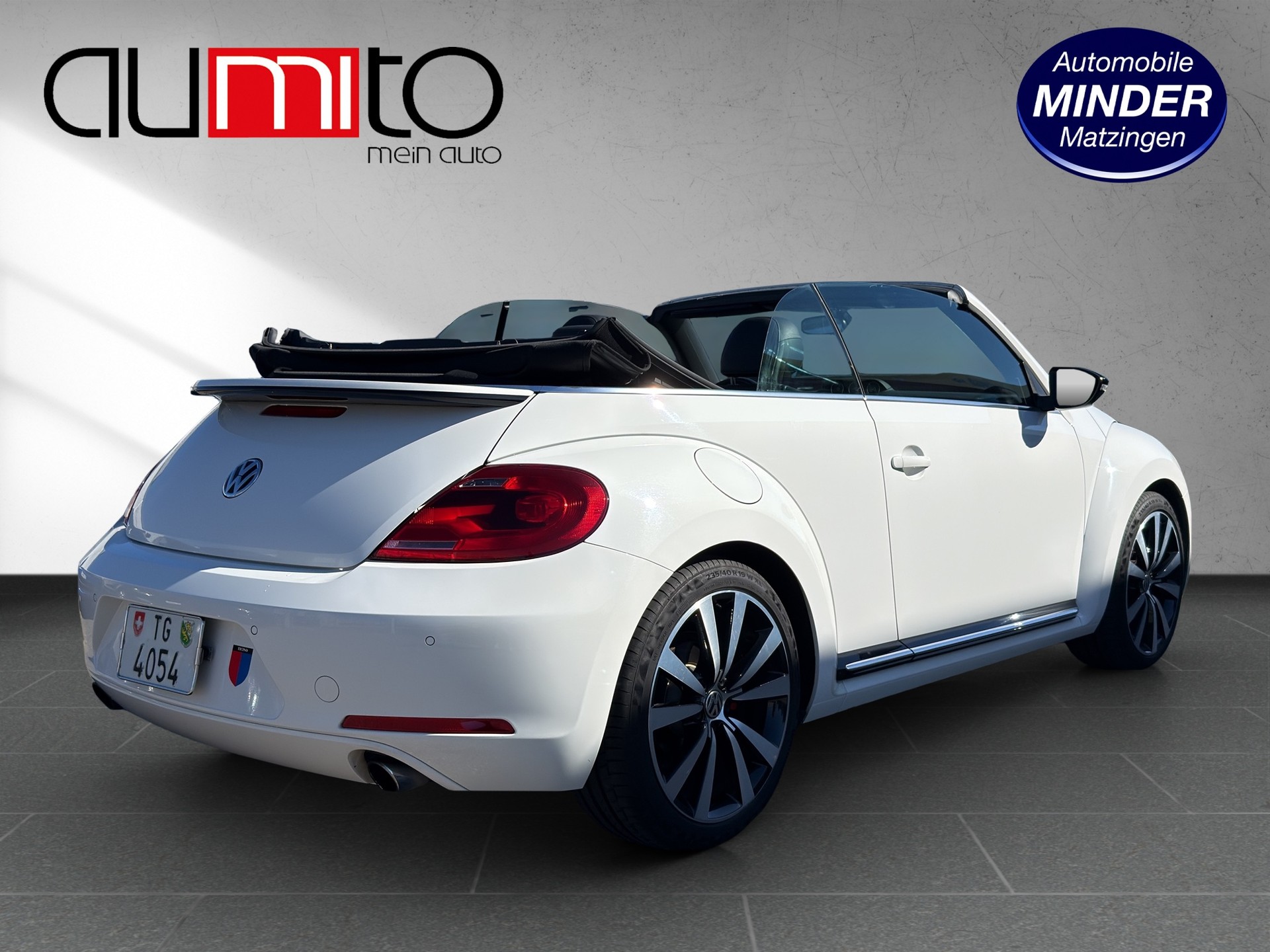 VW Beetle Cabrio 2.0 TSI Sport DSG-image-2