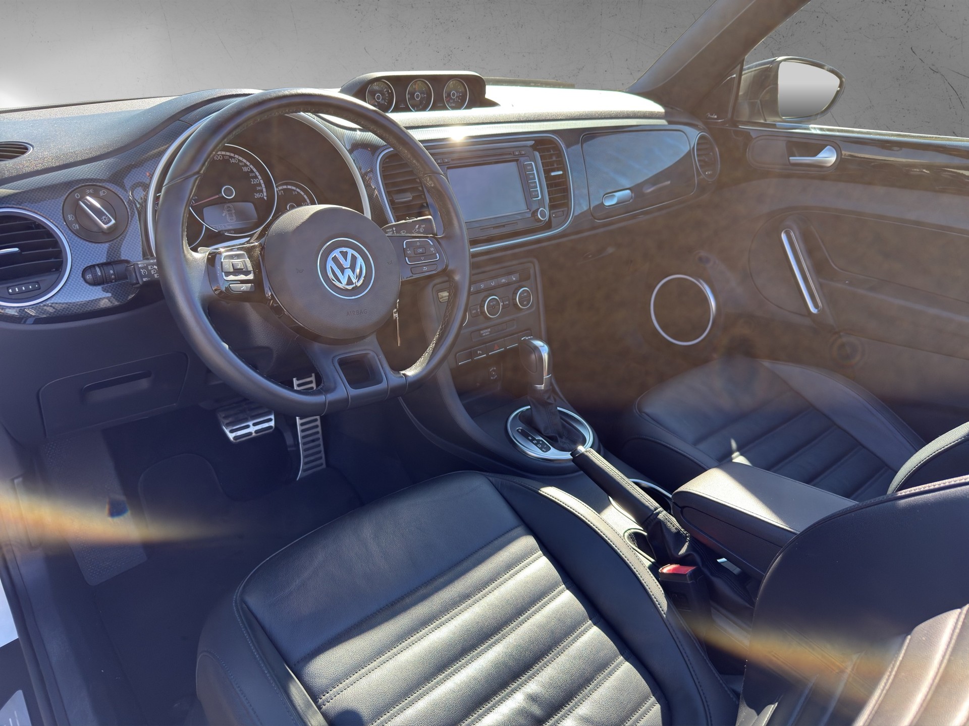 VW Beetle Cabrio 2.0 TSI Sport DSG-image-5