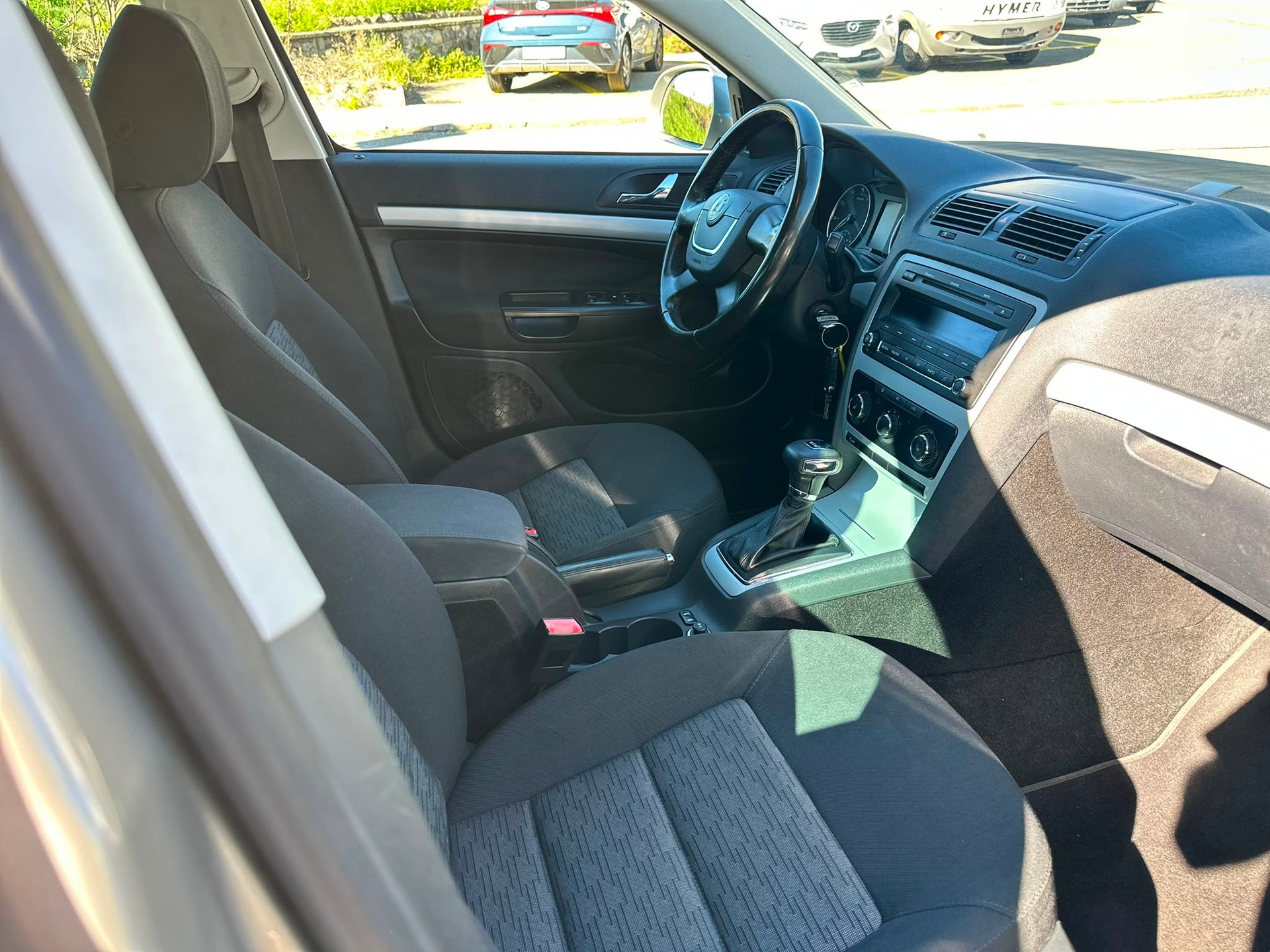 SKODA Octavia Combi 1.4 TSI Elegance DSG-image-9