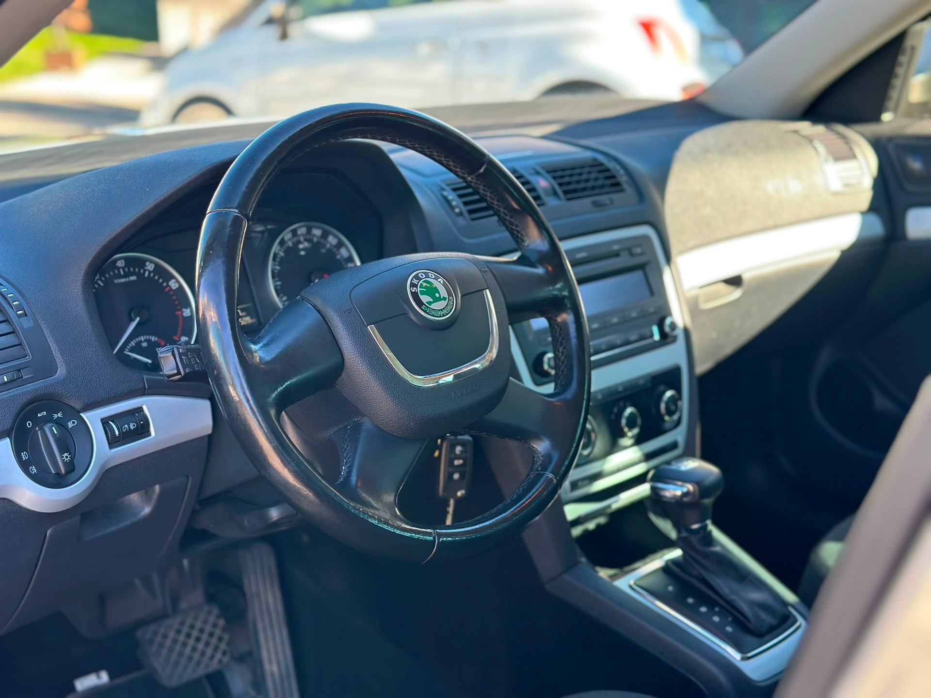 SKODA Octavia Combi 1.4 TSI Elegance DSG-image-6