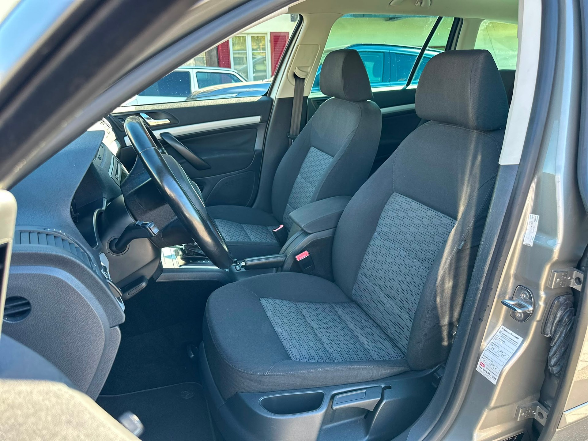 SKODA Octavia Combi 1.4 TSI Elegance DSG-image-8