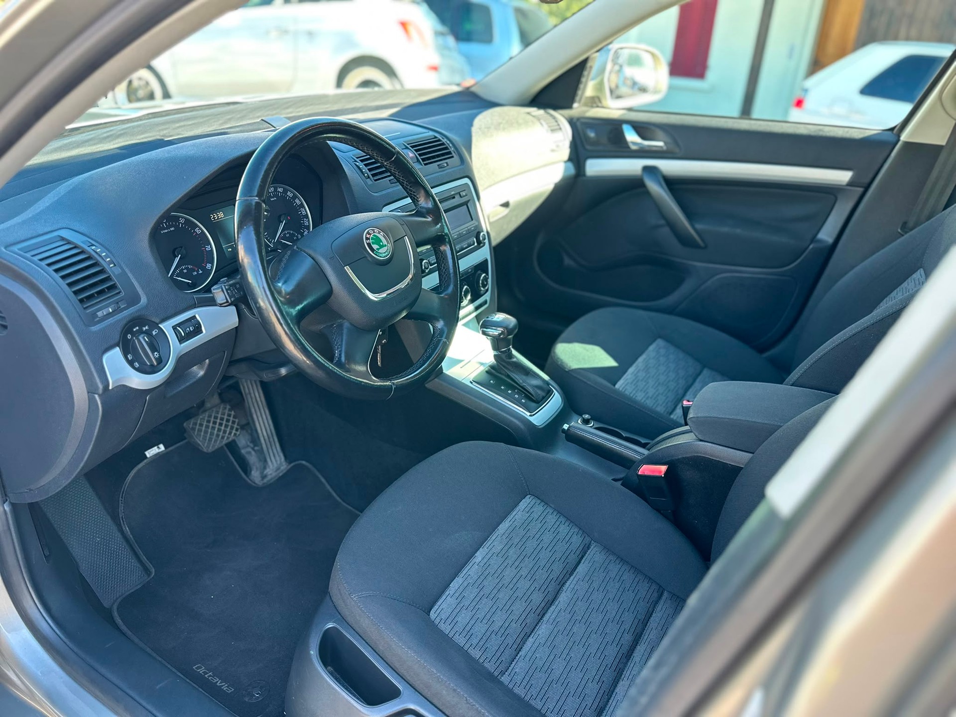 SKODA Octavia Combi 1.4 TSI Elegance DSG-image-7